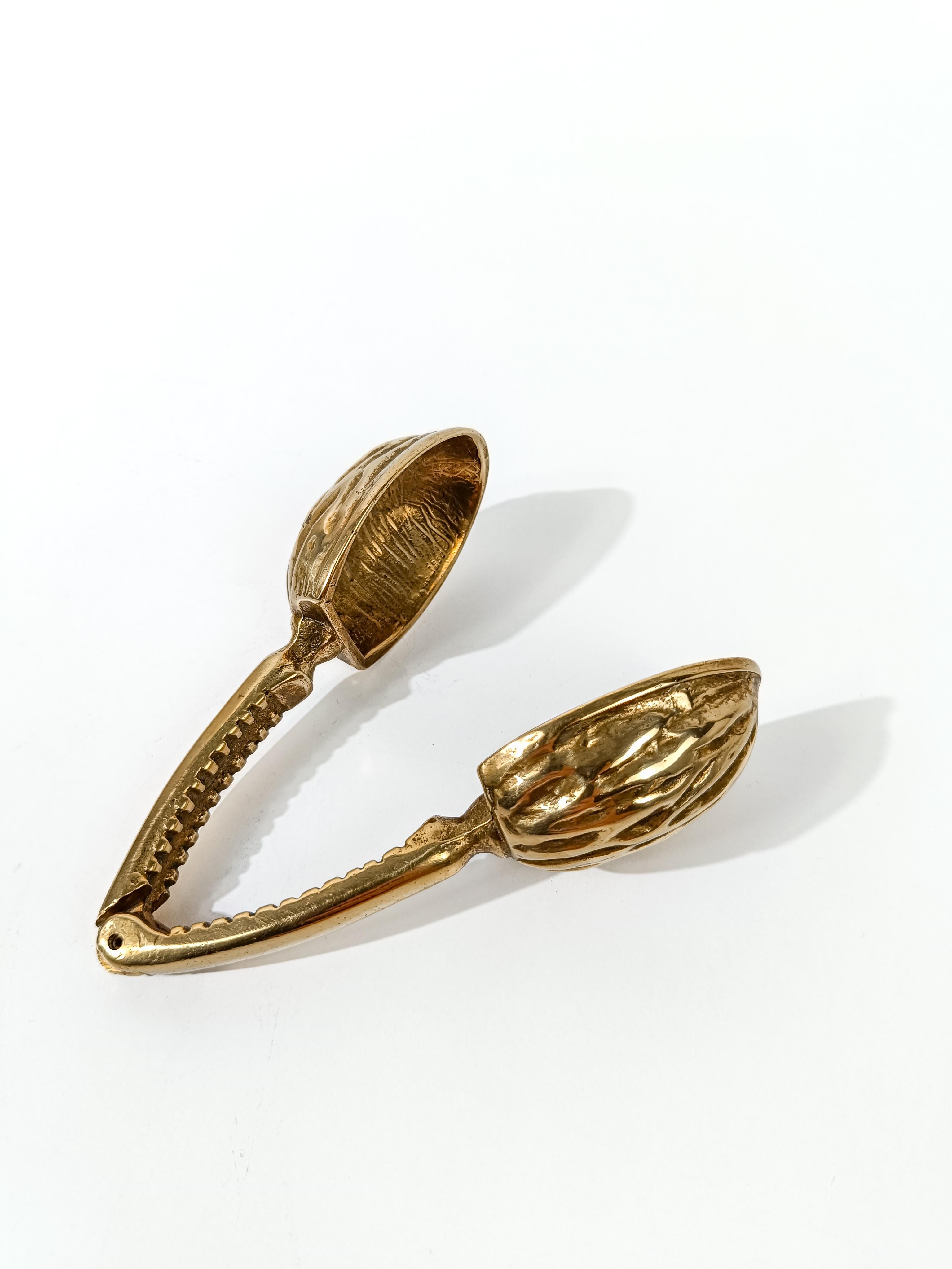 Midcentury Modern Nussknacker aus Messing in Nussbaumform, 70er Jahre im Zustand „Gut“ im Angebot in Roma, IT