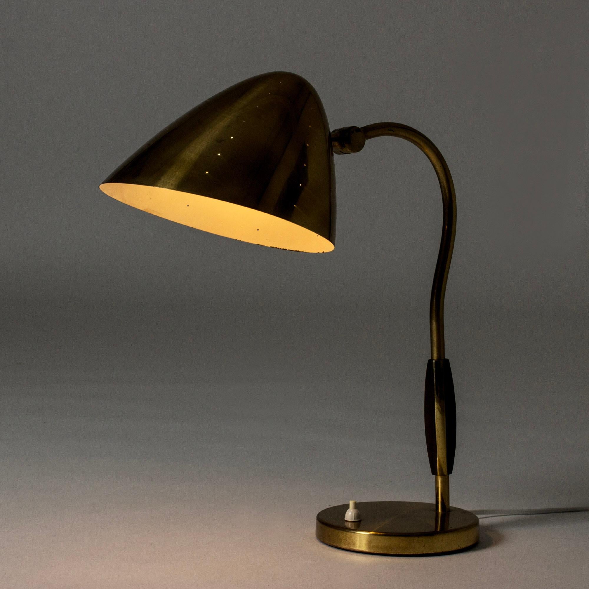 Moderne Messing-Tischlampe aus der Mitte des Jahrhunderts, Boréns, Schweden, 1950er Jahre (Mitte des 20. Jahrhunderts) im Angebot