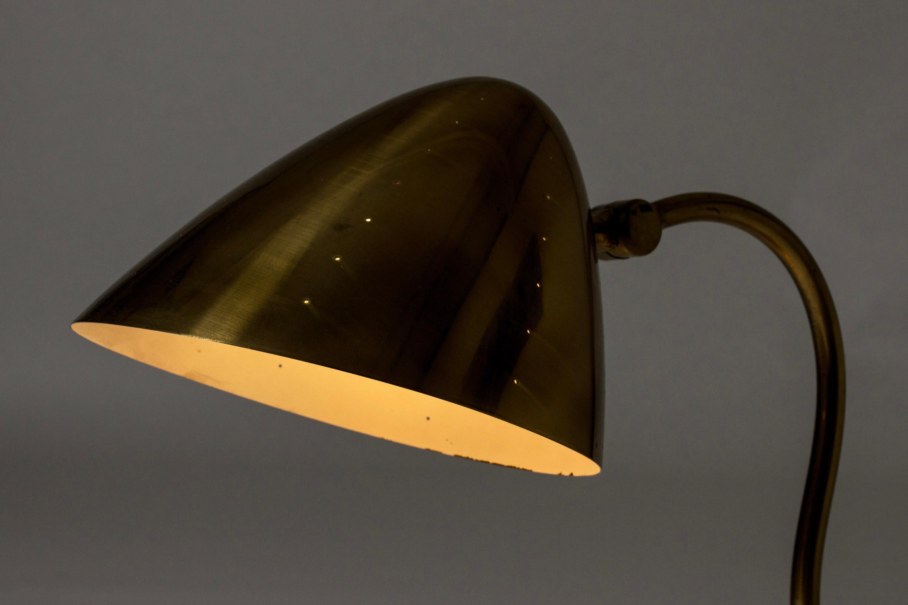Moderne Messing-Tischlampe aus der Mitte des Jahrhunderts, Boréns, Schweden, 1950er Jahre im Angebot 1