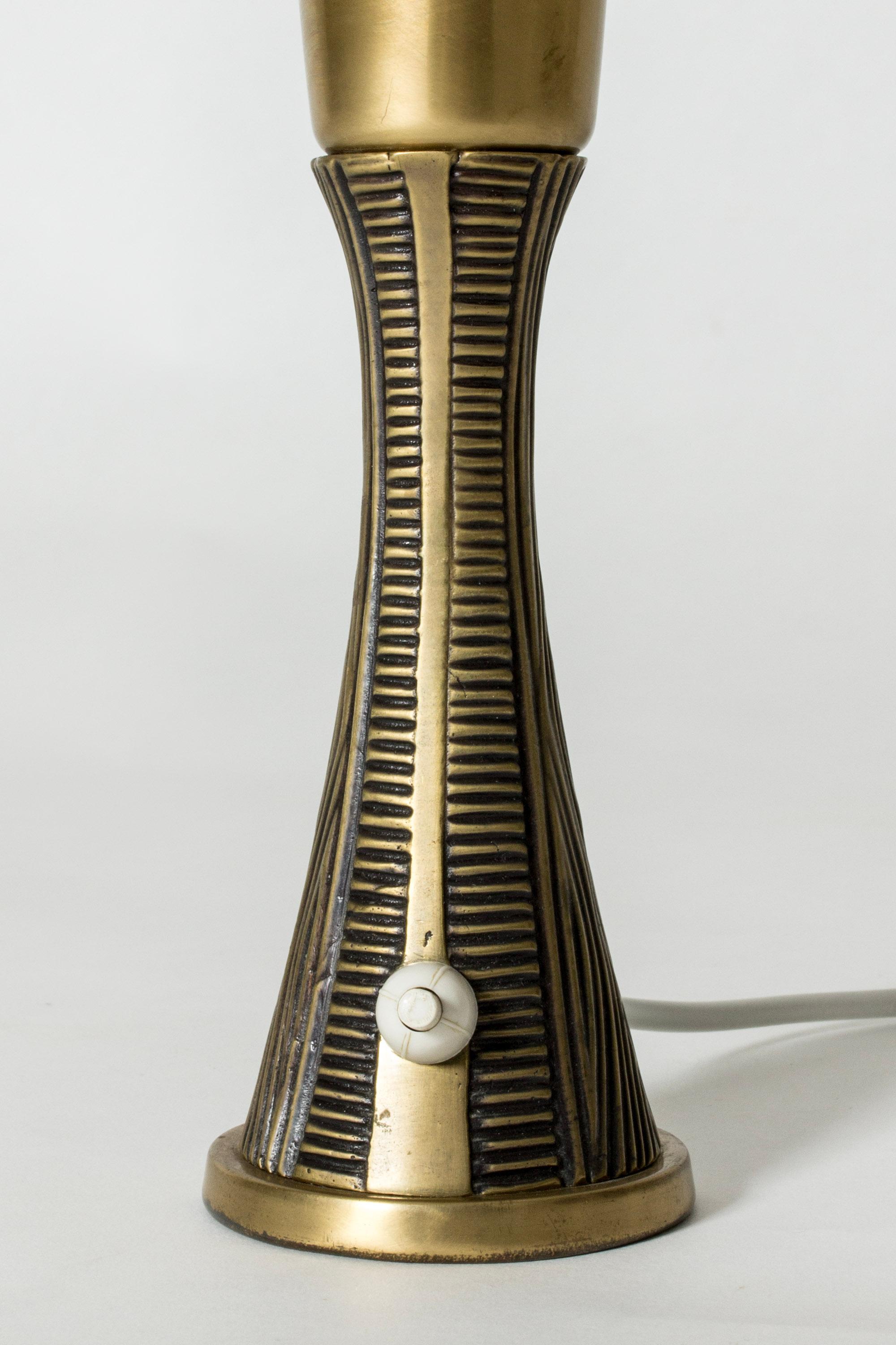 Scandinave moderne Lampe de table en laiton The Moderns de Sonja Katrin pour ASEA, Suède, années 1950 en vente
