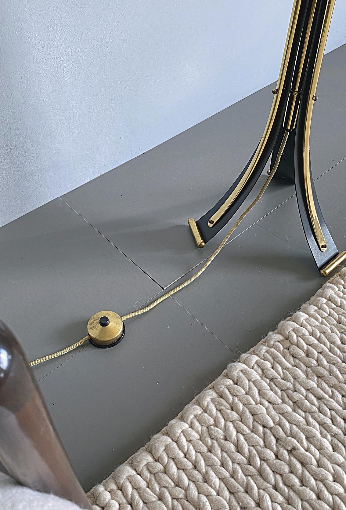 Mid-Century Modern Brass Tripod Floor Lamp, 1950s, Italy 4