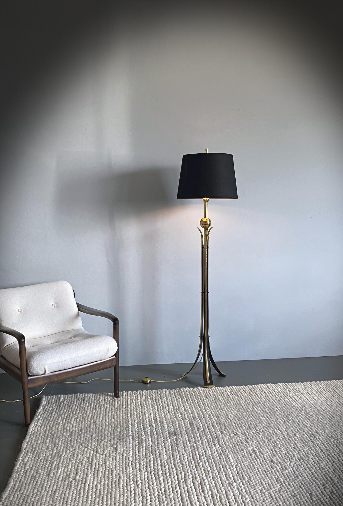 Elegant midcentury floor lamp in style of Pietro Chiesa made in Italy. The lamp is made of polished brass and black lacquered metal with very fine details. The big shade provides a smooth large-area light. High adjustable 140-177cm. The lamp is in