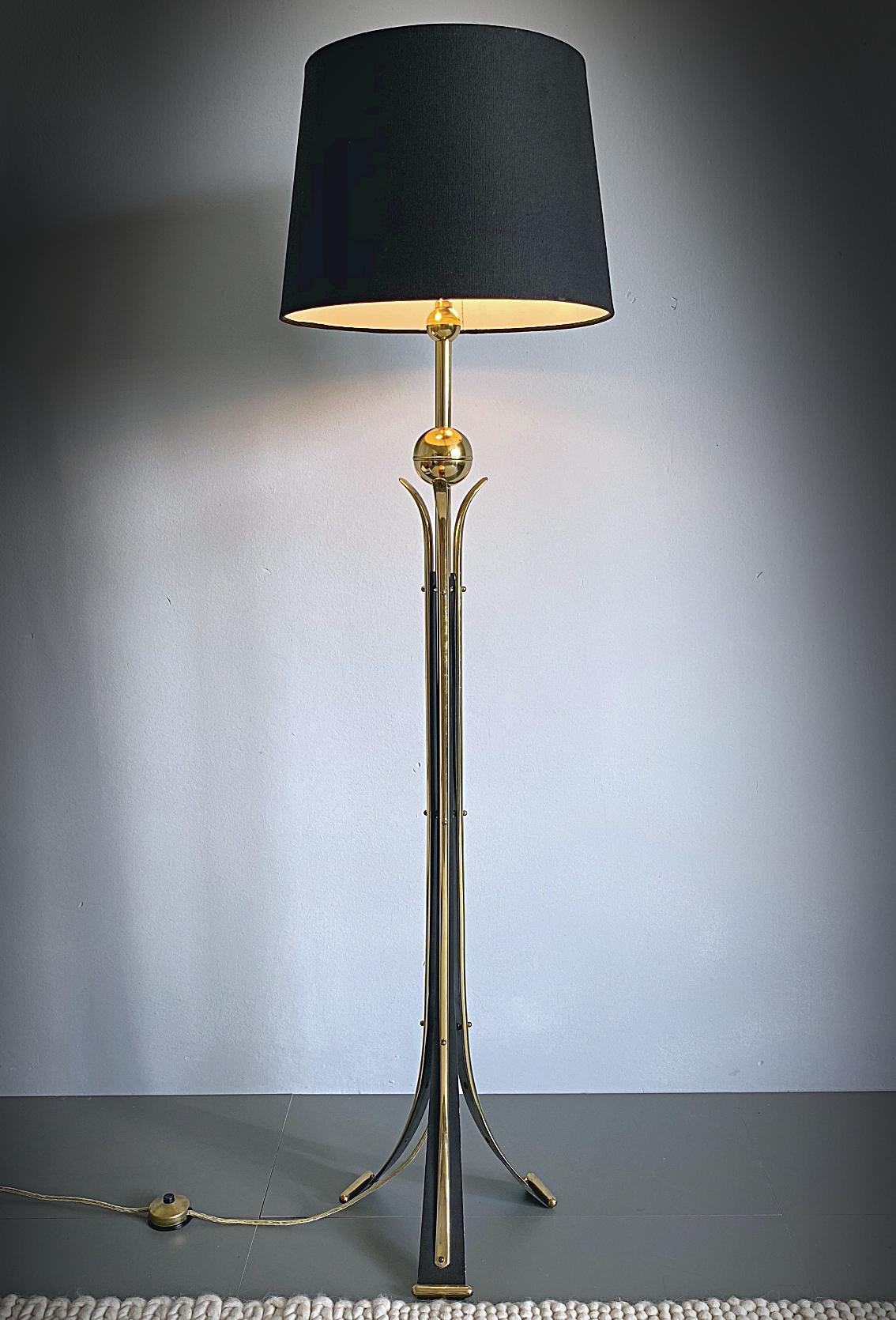 Metalwork Mid-Century Modern Brass Tripod Floor Lamp, 1950s, Italy