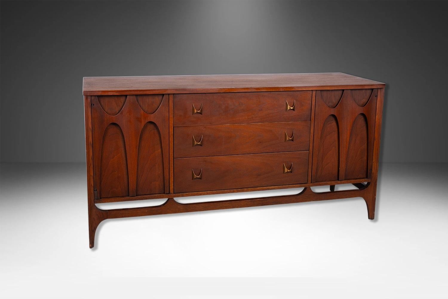 Vintage, circa early 1960s, Walnut credenza, dresser, this absolute jewel remains in nearly pristine condition. The Brasilia line is a collection that was first presented at the world’s fair in Seattle in 1962, as a tribute to the design of
