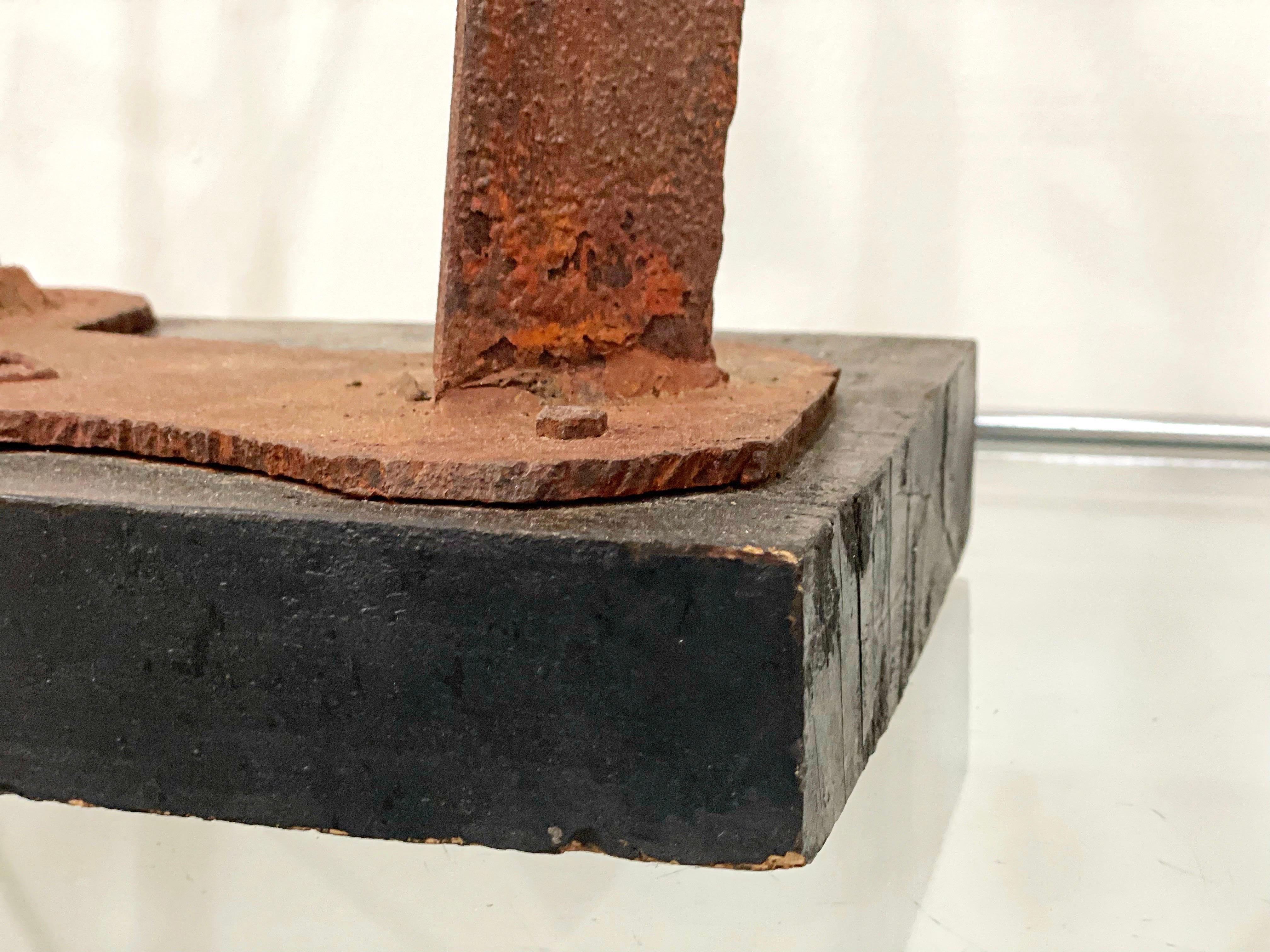Moderne brutalistische Metallskulptur aus der Mitte des Jahrhunderts, Fackelschliff-Sonnenstatue im Angebot 2