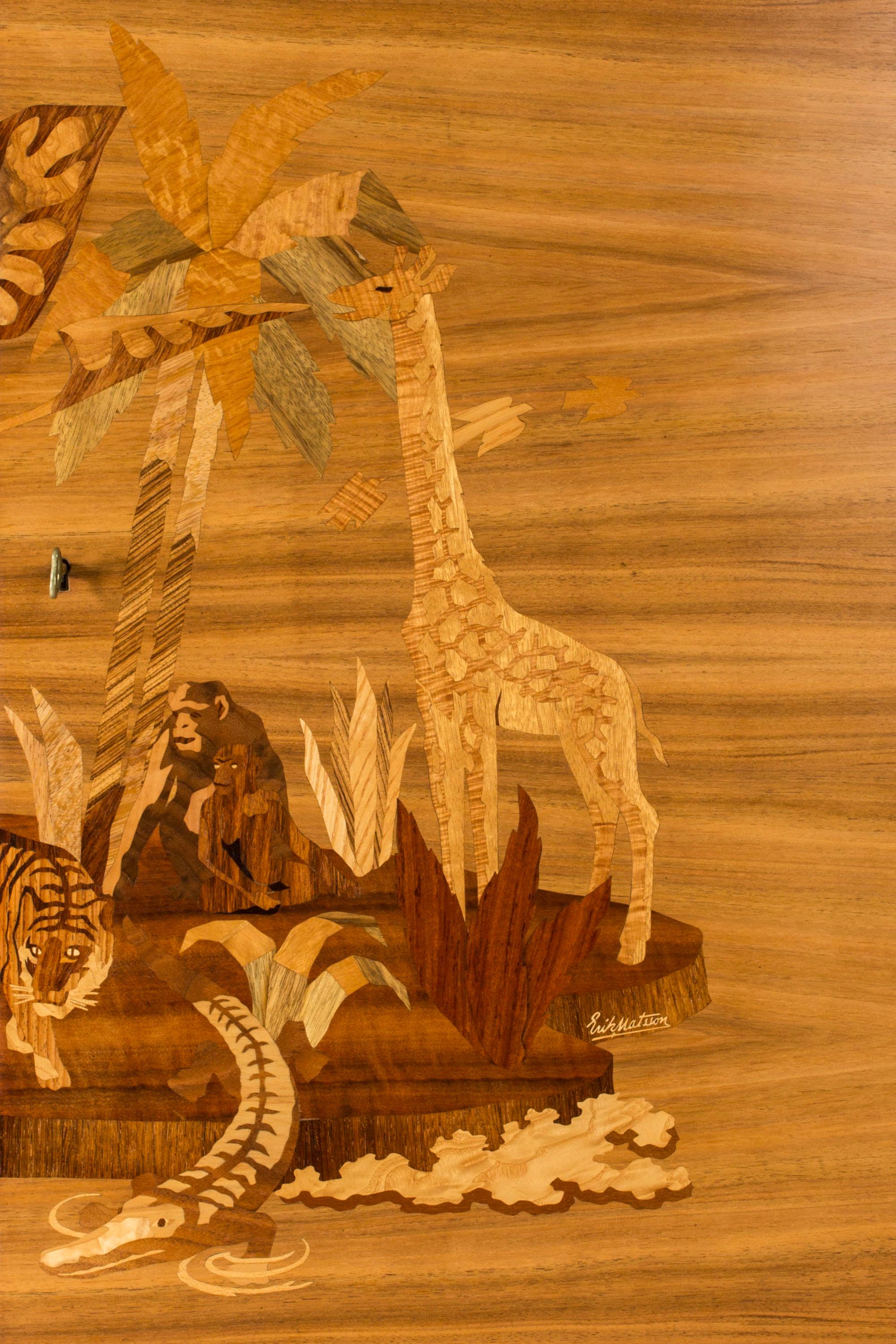 Suédois Armoire moderne du milieu du siècle par Erik Matsson, Mjölby Intarsia, Suède, années 1940 en vente