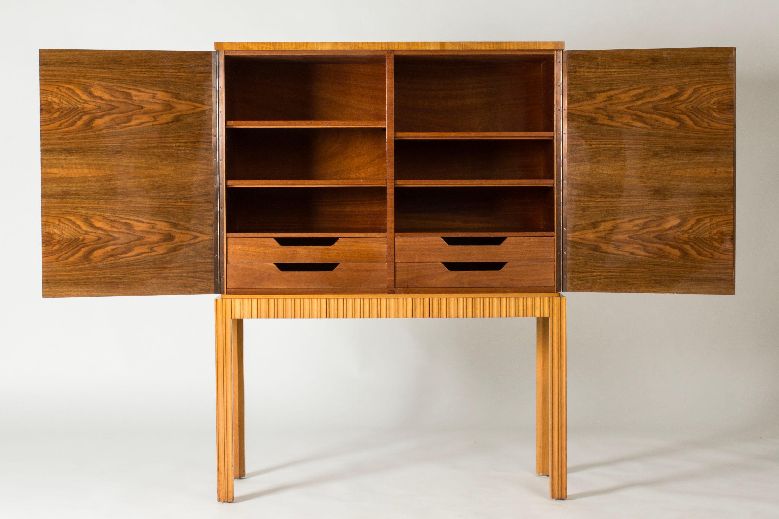 Milieu du XXe siècle Armoire moderne du milieu du siècle par Erik Matsson, Mjölby Intarsia, Suède, années 1940 en vente