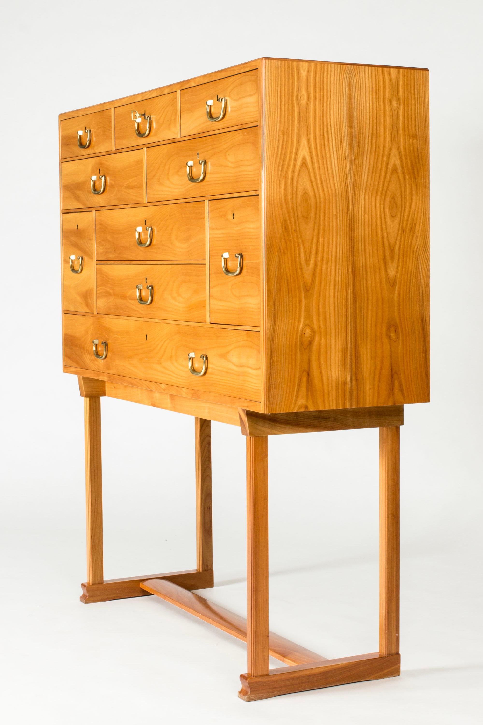 Milieu du XXe siècle Armoire moderne du milieu du siècle par Josef Frank, Svenskt Tenn, 1960s en vente
