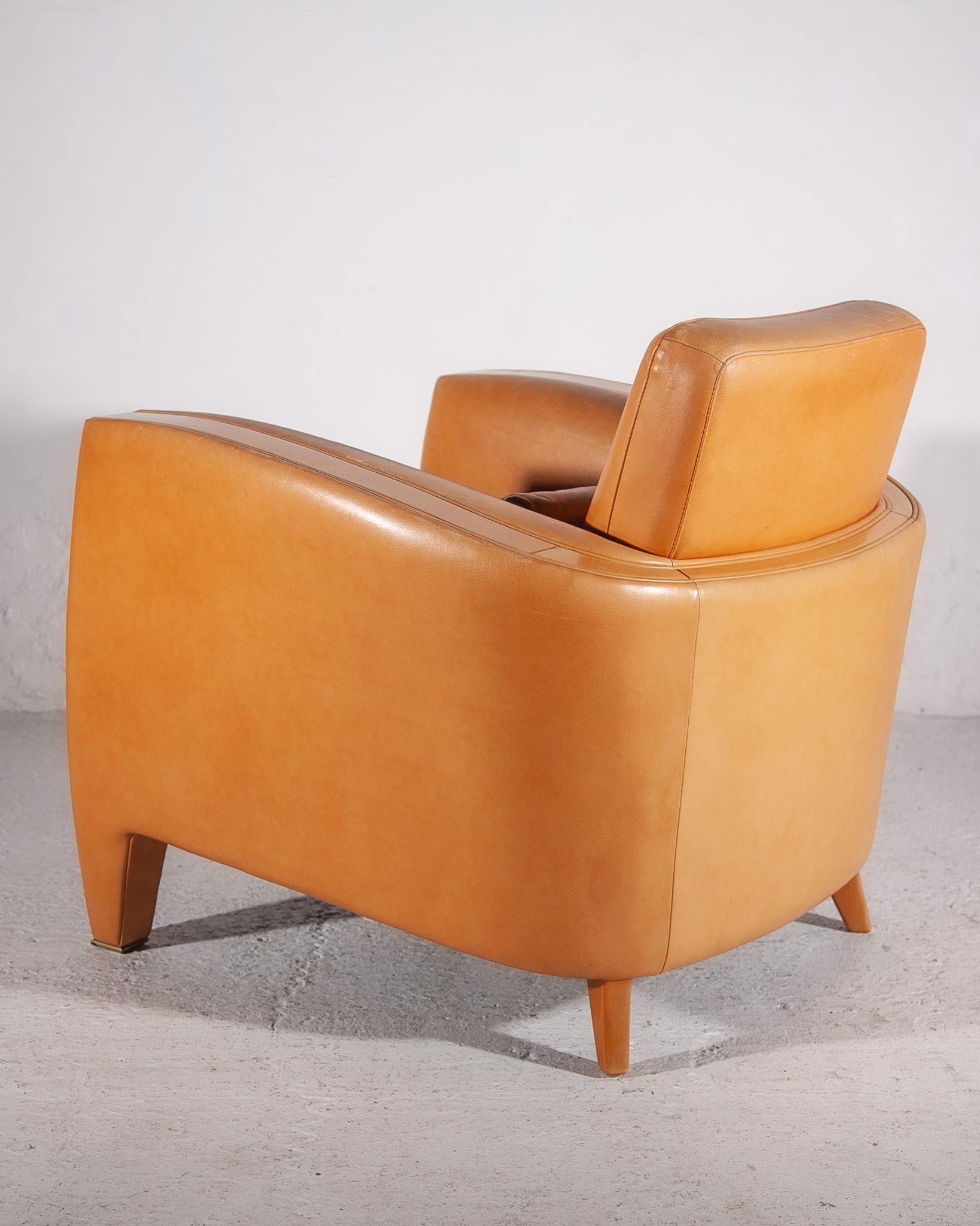 Fauteuils club en cuir camel et noyer de style moderne du milieu du siècle, ensemble de deux en vente 4