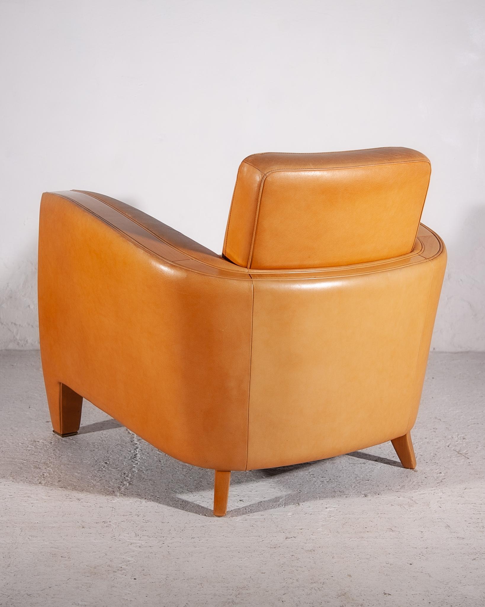 Fauteuils club en cuir camel et noyer de style moderne du milieu du siècle, ensemble de deux en vente 5