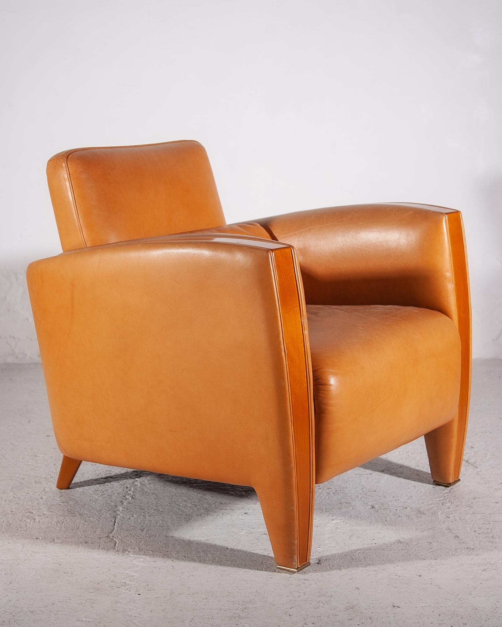 Fauteuils club en cuir camel et noyer de style moderne du milieu du siècle, ensemble de deux Bon état - En vente à Antwerp, BE