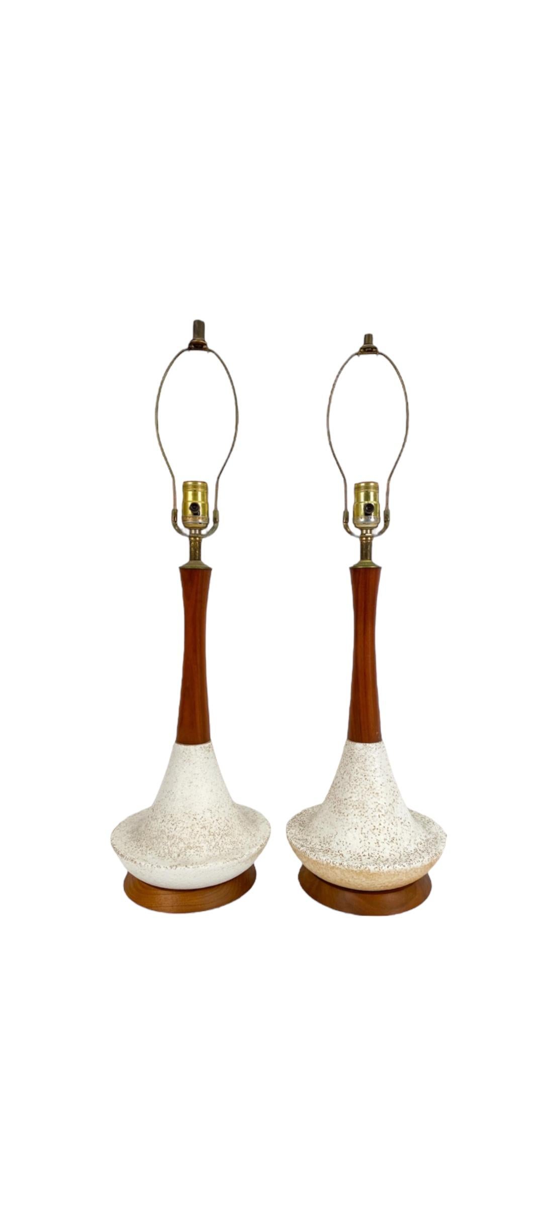 Lampes de table en céramique et noyer The Moderns en vente 7