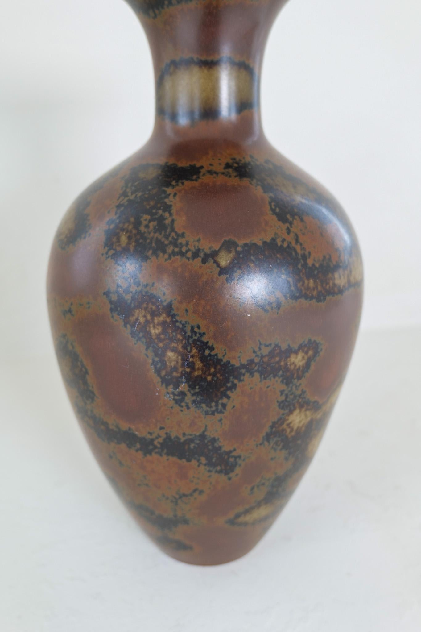 Céramique Vase en céramique du milieu du siècle Rörstrand Gunnar Nylund, Suède en vente