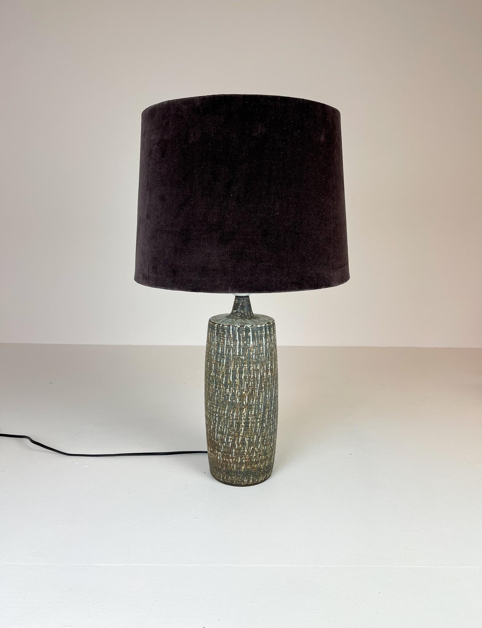 Large size table lamp was named Rubus and designed by one of the ceramic designer icons of Sweden Gunnar Nylund. 

Good vintage condition, new shade. 

Measures: Ceramics H 44, D 18 cm with shade H 61 cm, D 40.
 

