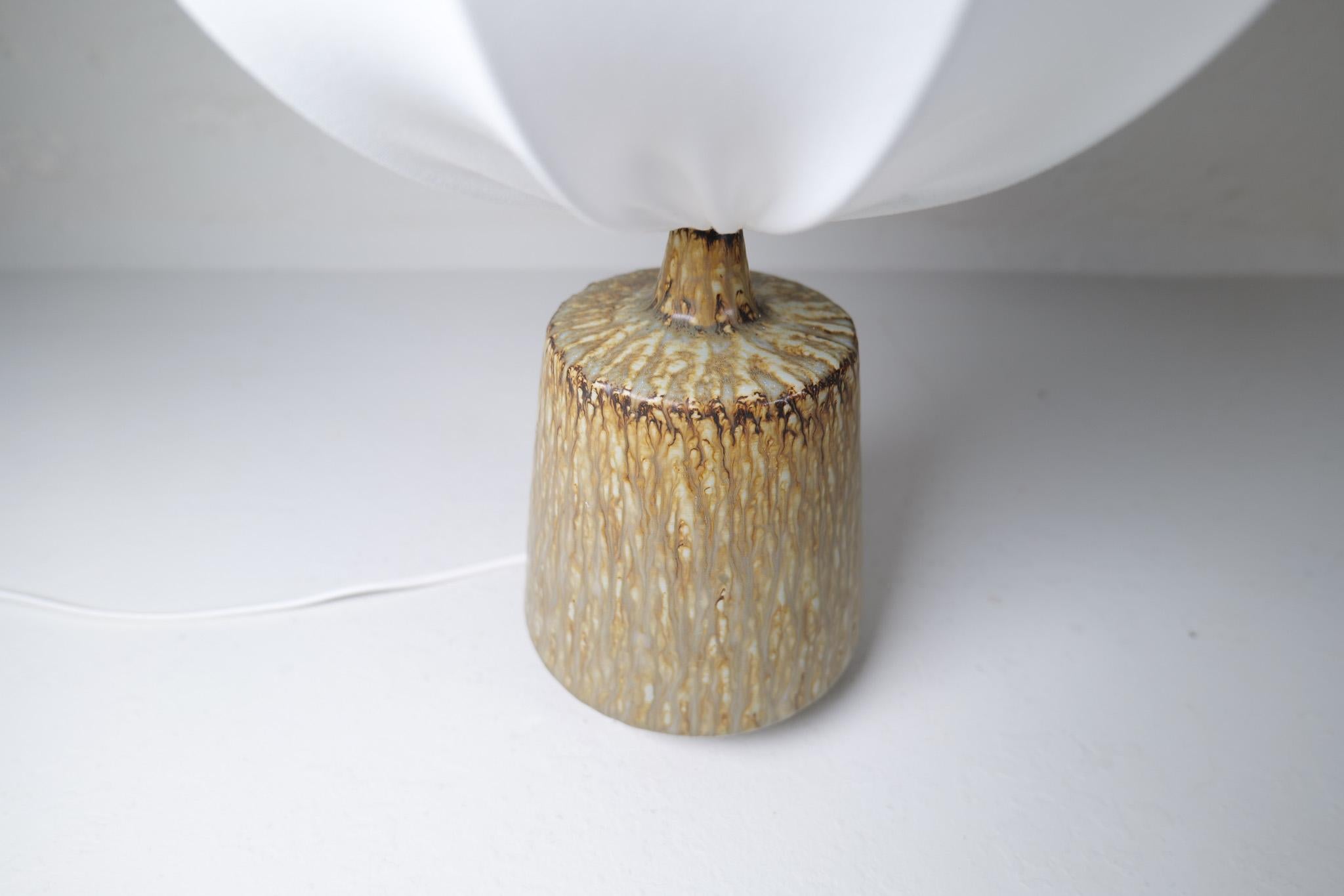 Milieu du XXe siècle Lampe de table en céramique moderne du milieu du siècle Rubus Gunnar Nylund Rörstrand, Suède en vente