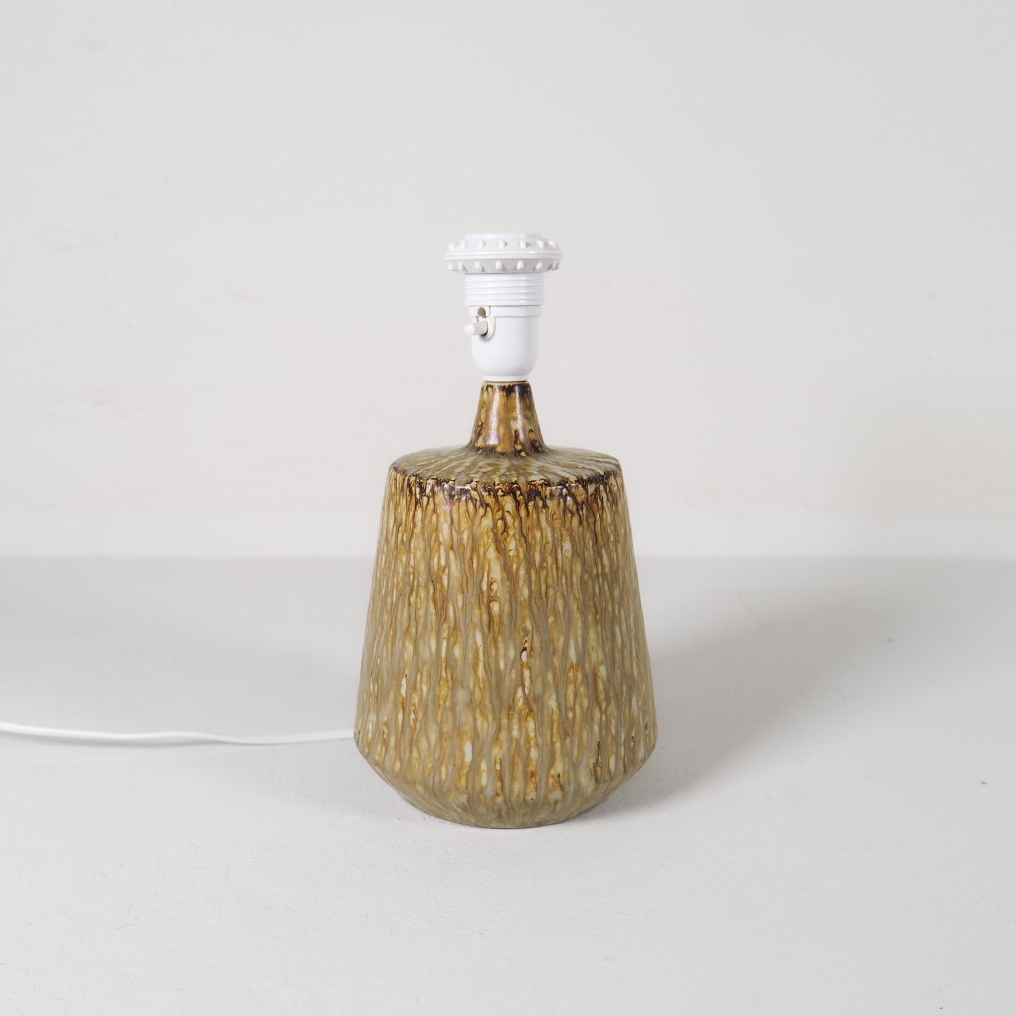 Moderne Keramik-Tischlampe aus der Jahrhundertmitte Rubus Gunnar Nylund Rörstrand, Schweden im Angebot 1