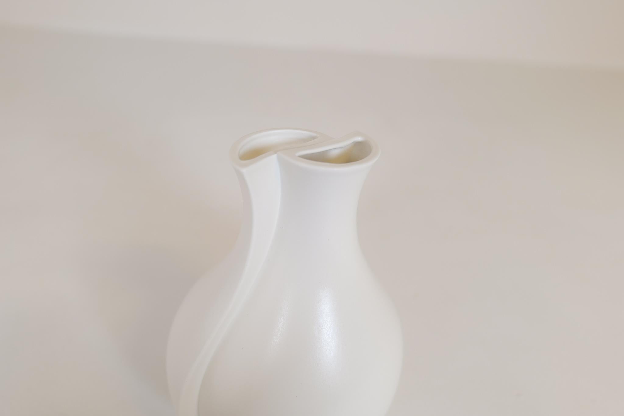Céramique Vase en céramique moderne du milieu du siècle 