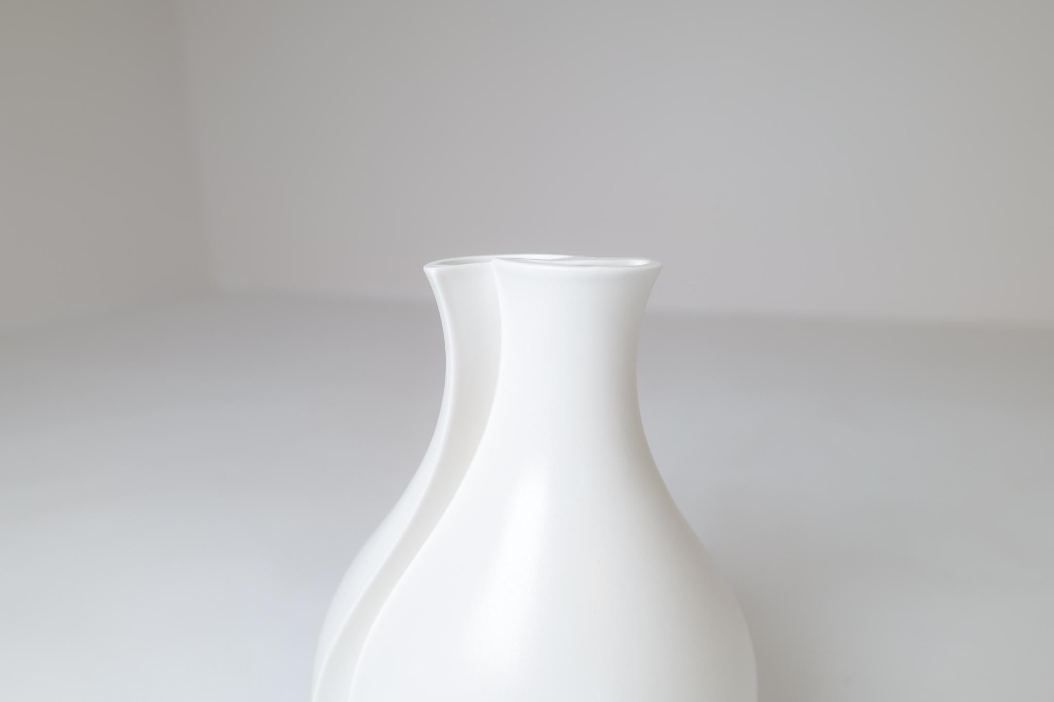 Moderne Keramikvase aus der Mitte des Jahrhunderts „Surrea“ Wilhelm Kge, Gustavsberg Schweden, 1950er Jahre im Angebot 2