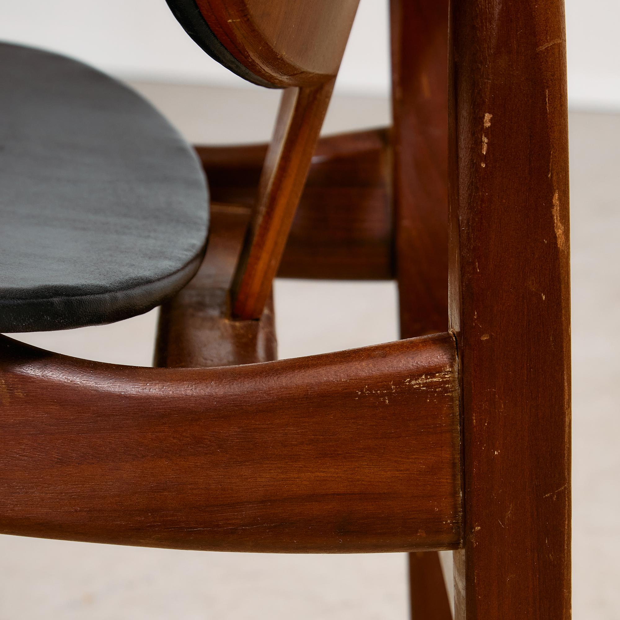 Sedia moderna di metà secolo di Elliots of Newbury in pelle nera e teak, anni '60 in vendita 5