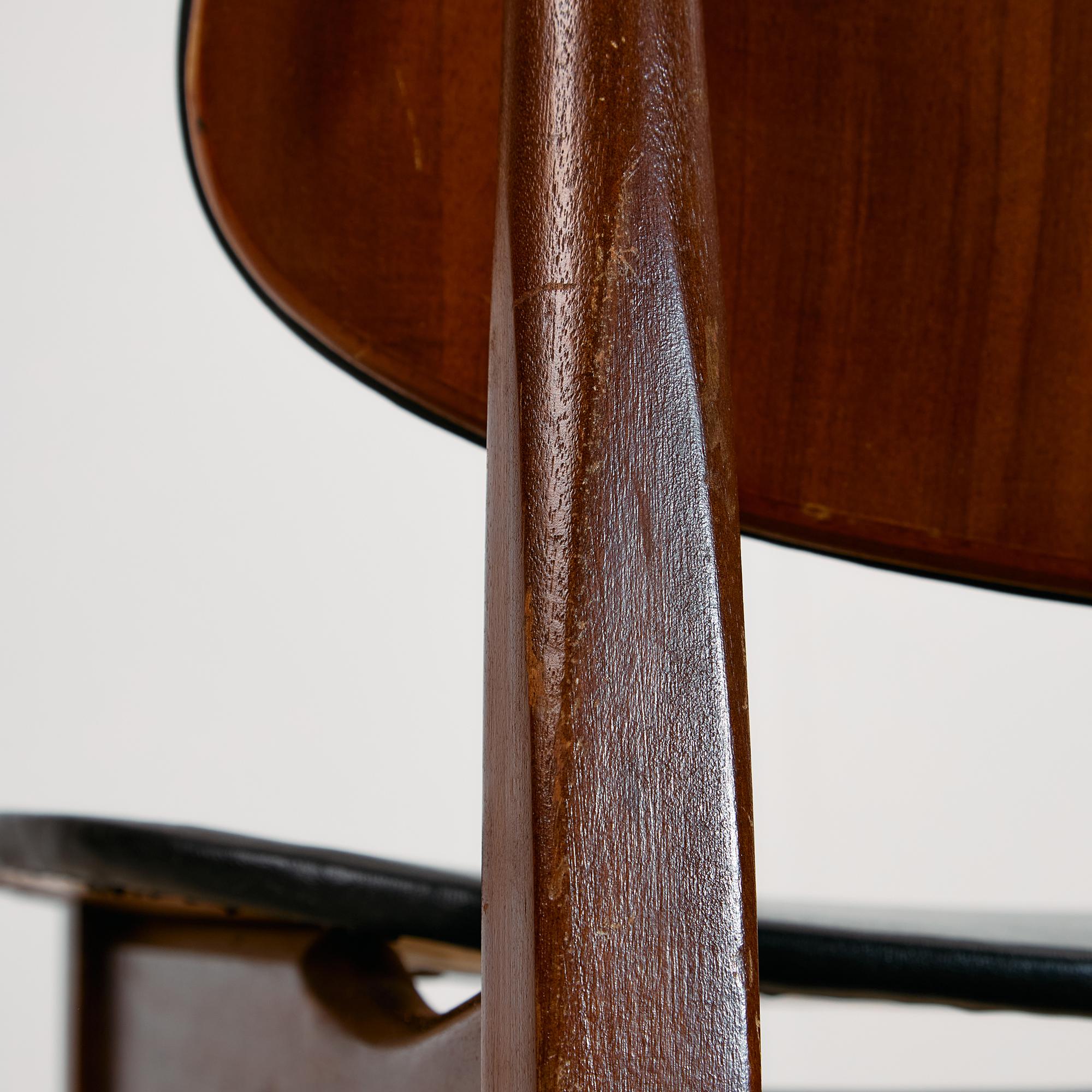 Sedia moderna di metà secolo di Elliots of Newbury in pelle nera e teak, anni '60 in vendita 6