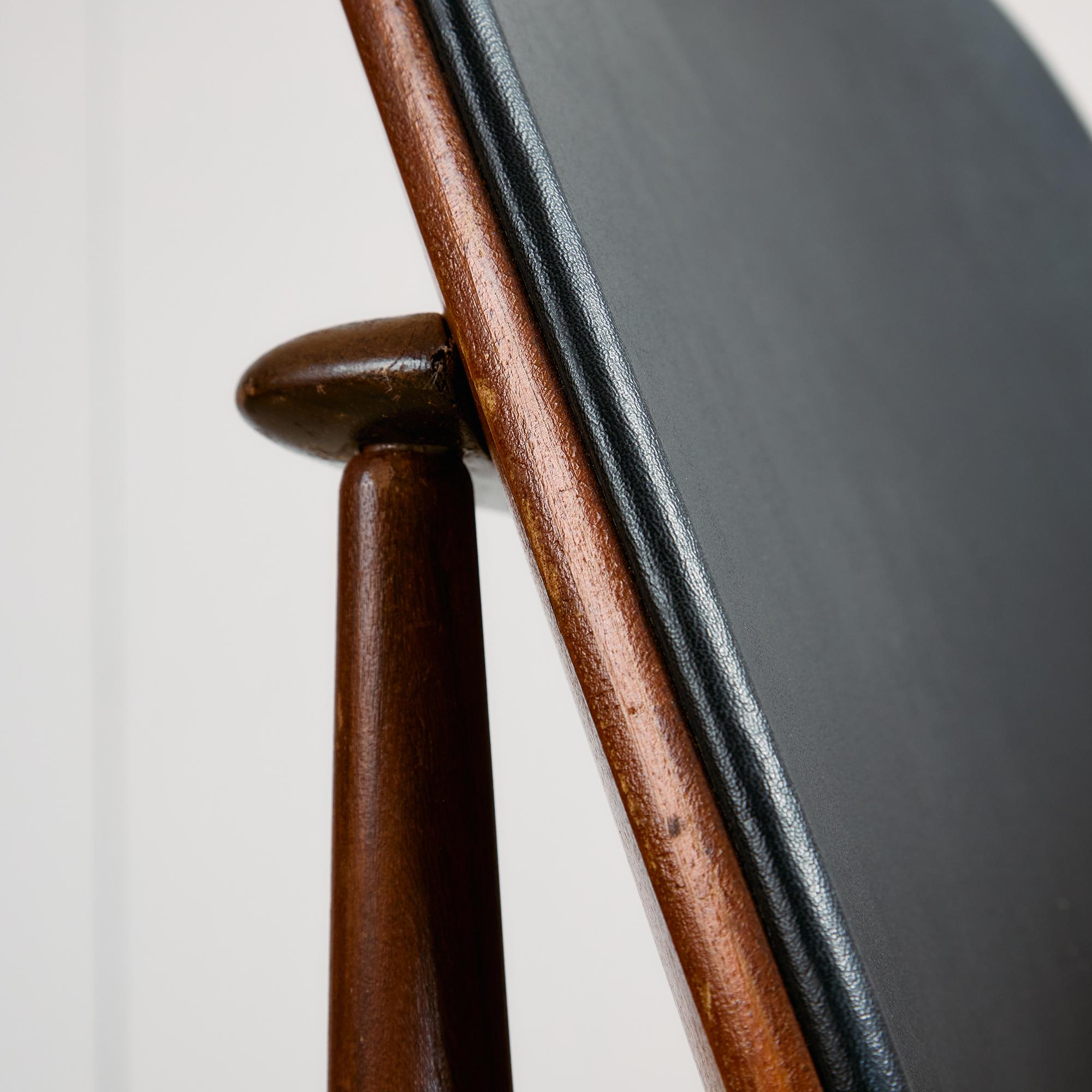 Sedia moderna di metà secolo di Elliots of Newbury in pelle nera e teak, anni '60 in vendita 7