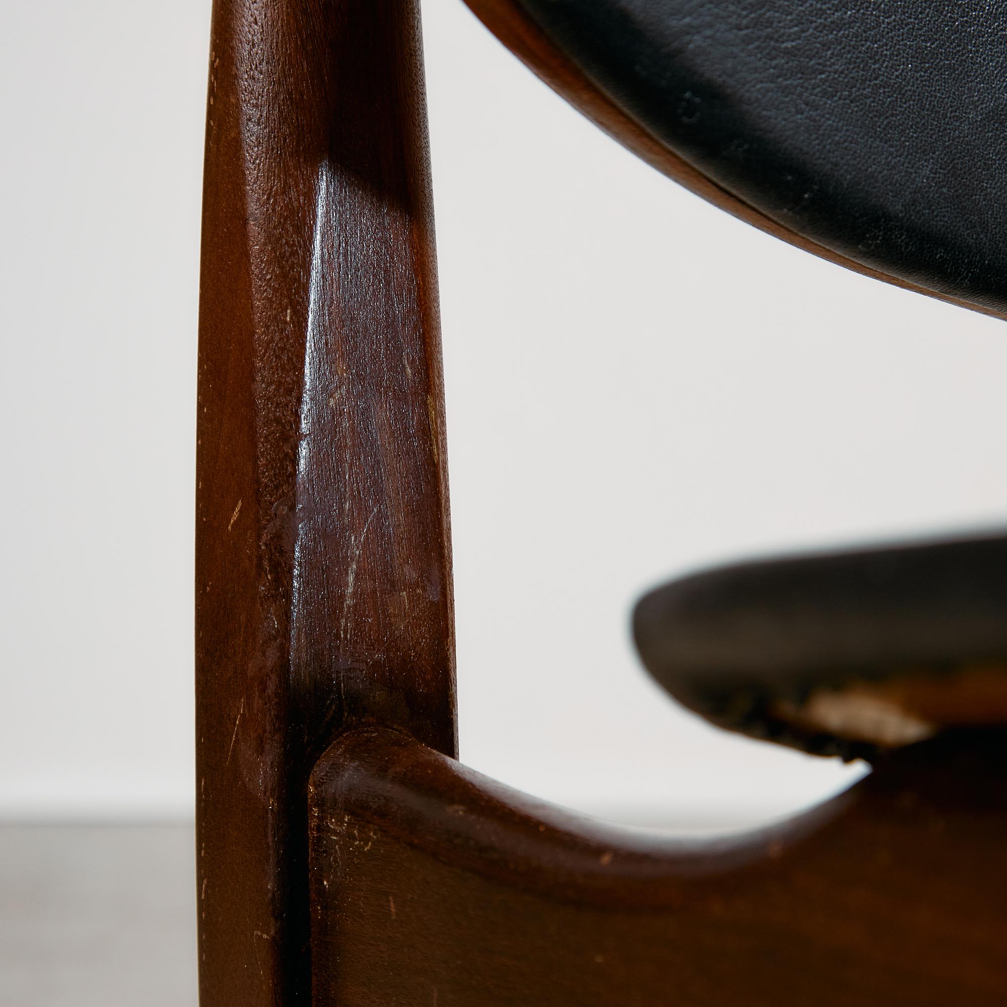 Sedia moderna di metà secolo di Elliots of Newbury in pelle nera e teak, anni '60 in vendita 9