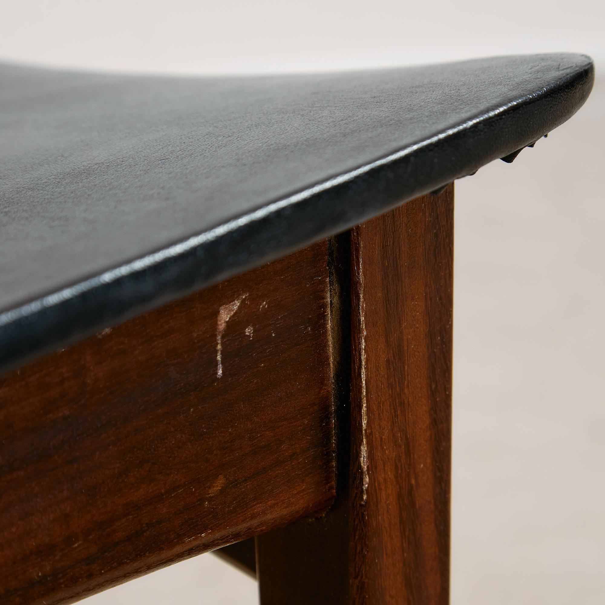 Sedia moderna di metà secolo di Elliots of Newbury in pelle nera e teak, anni '60 in vendita 12