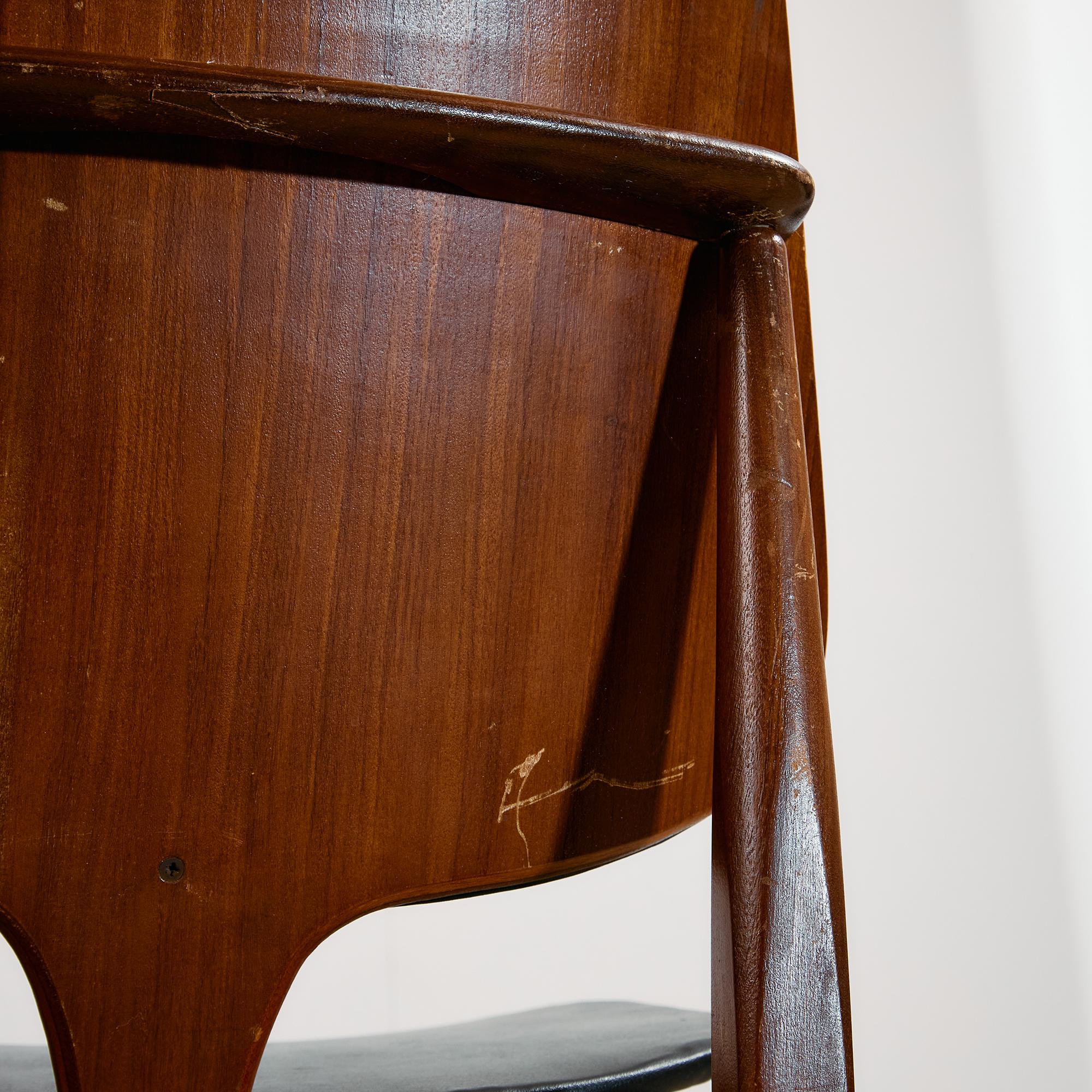 Sedia moderna di metà secolo di Elliots of Newbury in pelle nera e teak, anni '60 in vendita 3