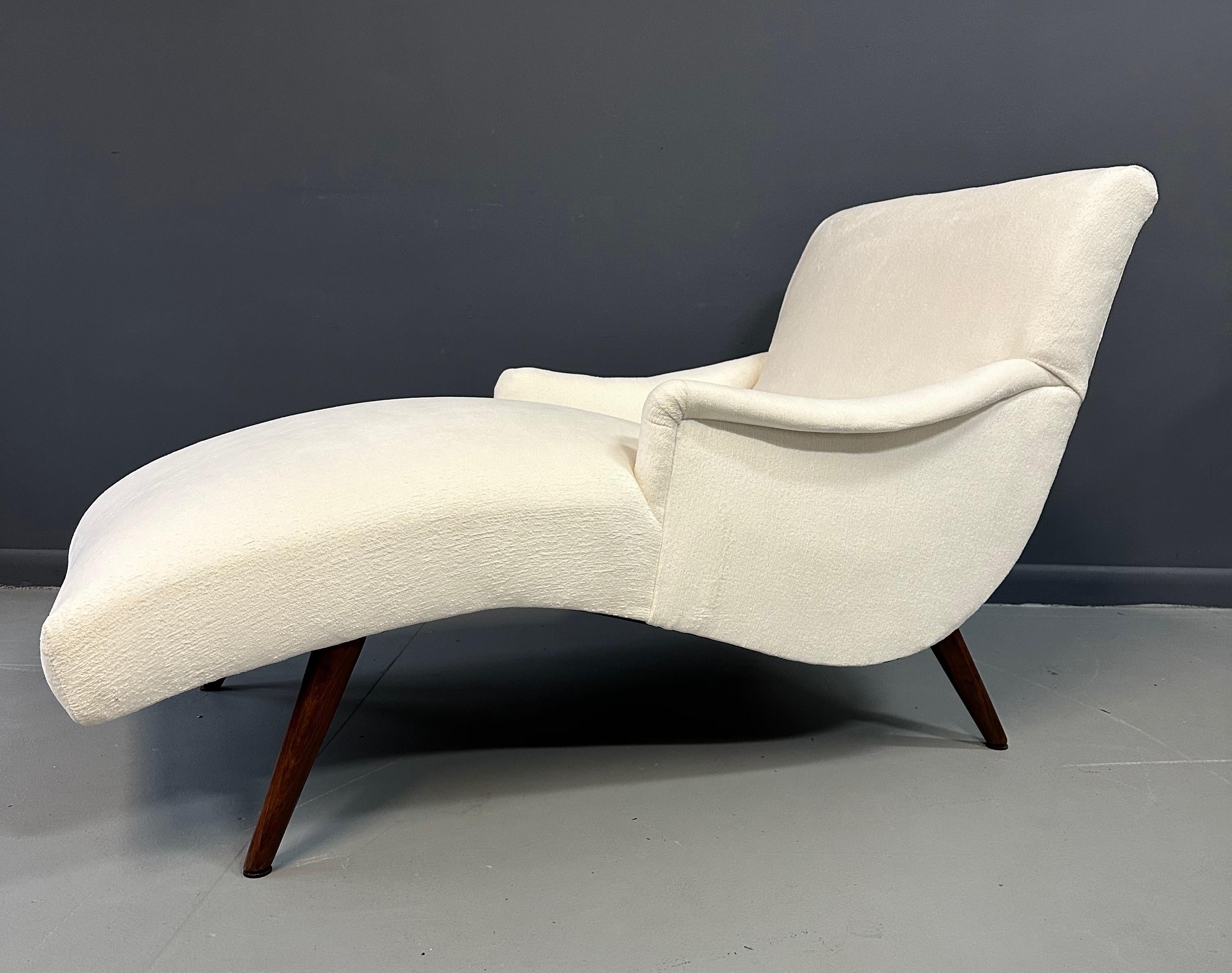 Mid-Century Modern Chaise Lounge Chair by Lawrence Peabody In Good Condition In Philadelphia, PA