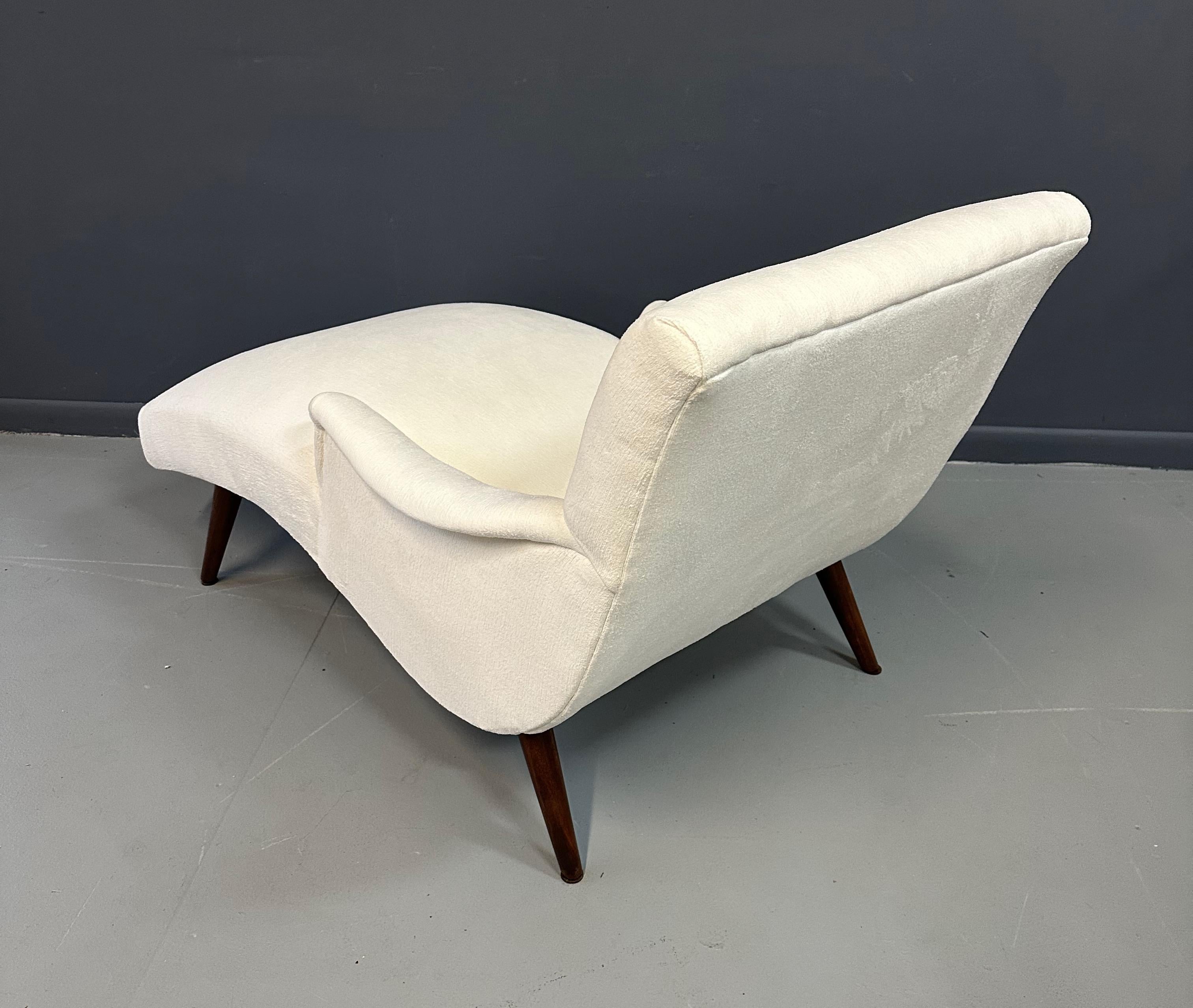 Mid-Century Modern Chaise Lounge Chair by Lawrence Peabody 1