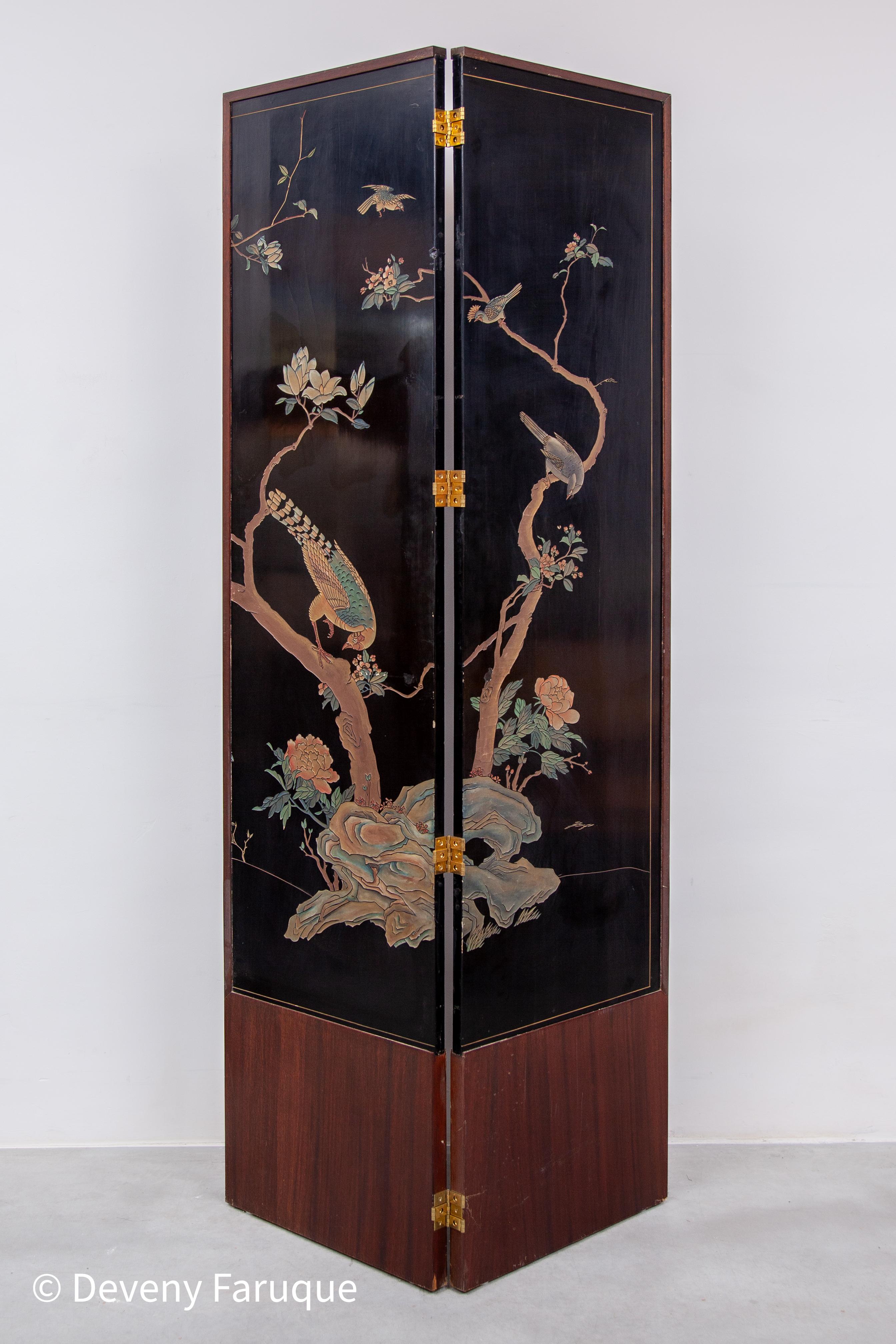 Impressive Chinese set of four panels decorated at both sides. Two adjustable panels lacquered walnut screen featuring hand-carved exotic lacquered birds and trees in a floral landscape.The Roomdivider is in a beautiful original vintage