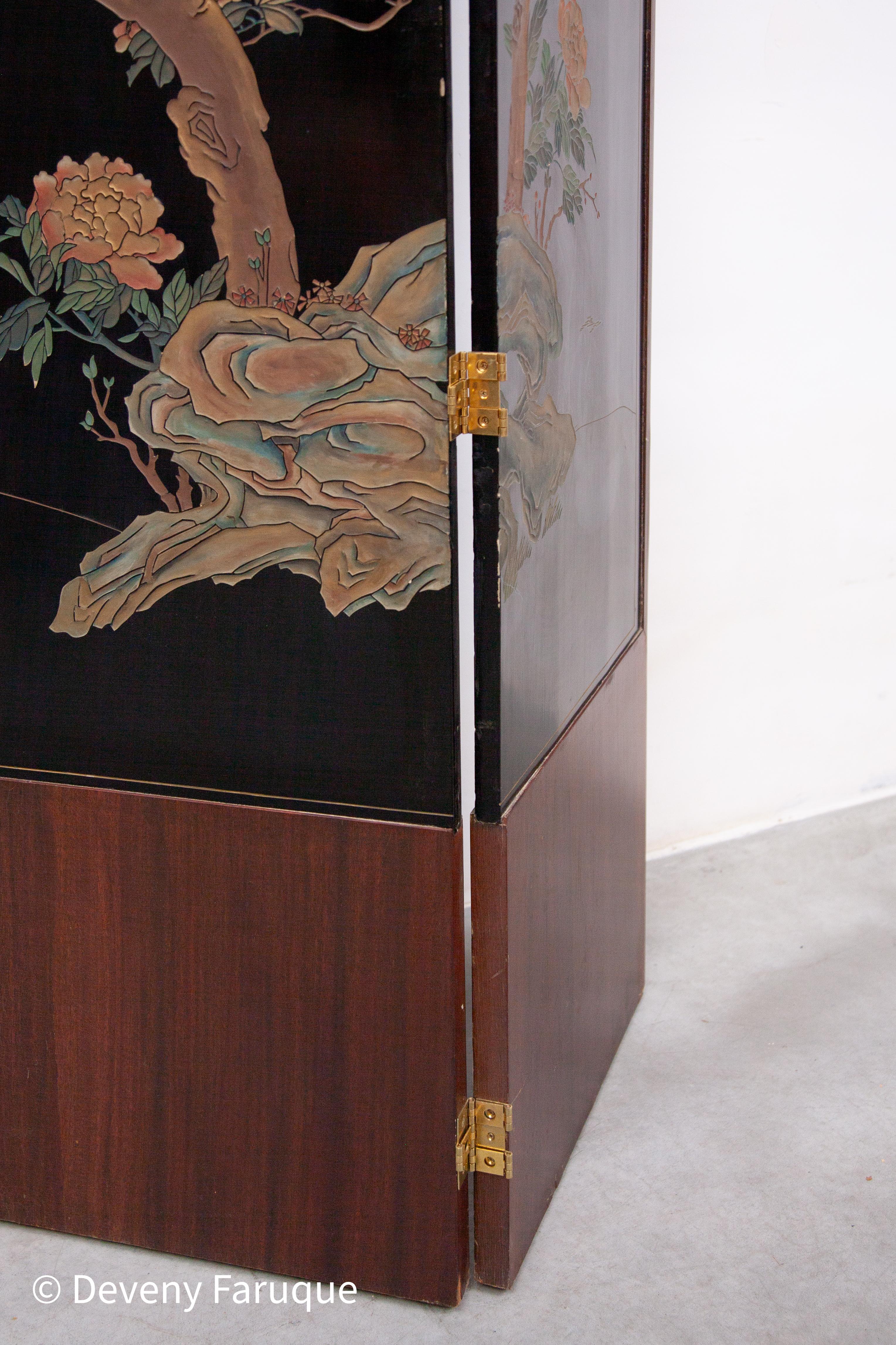 Midcentury Modern Chinese Four Panel Screen, Roomdivider with Landscape & Birds For Sale 1