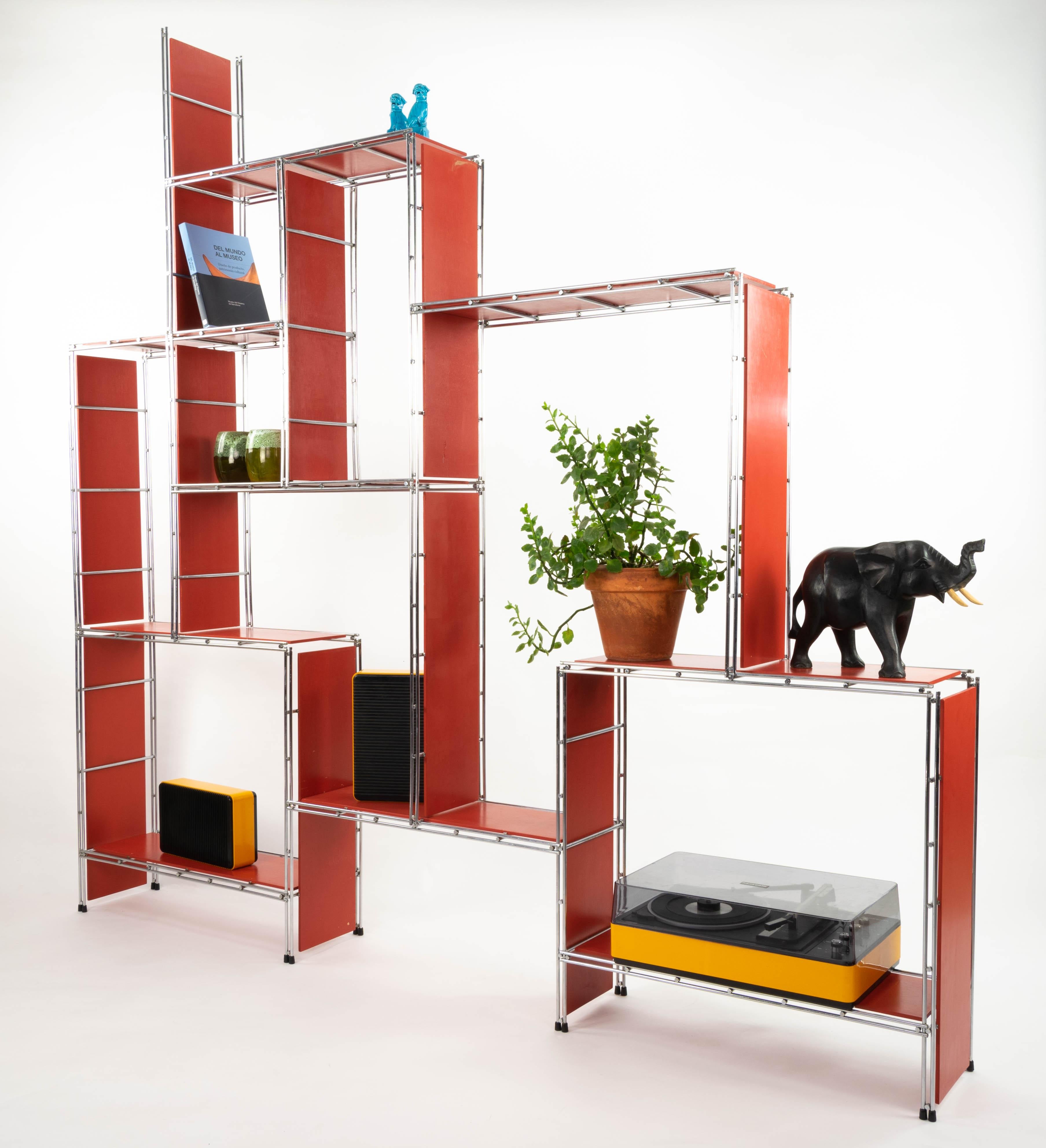 Mid-Century Modern Étagère en bois laqué rouge 