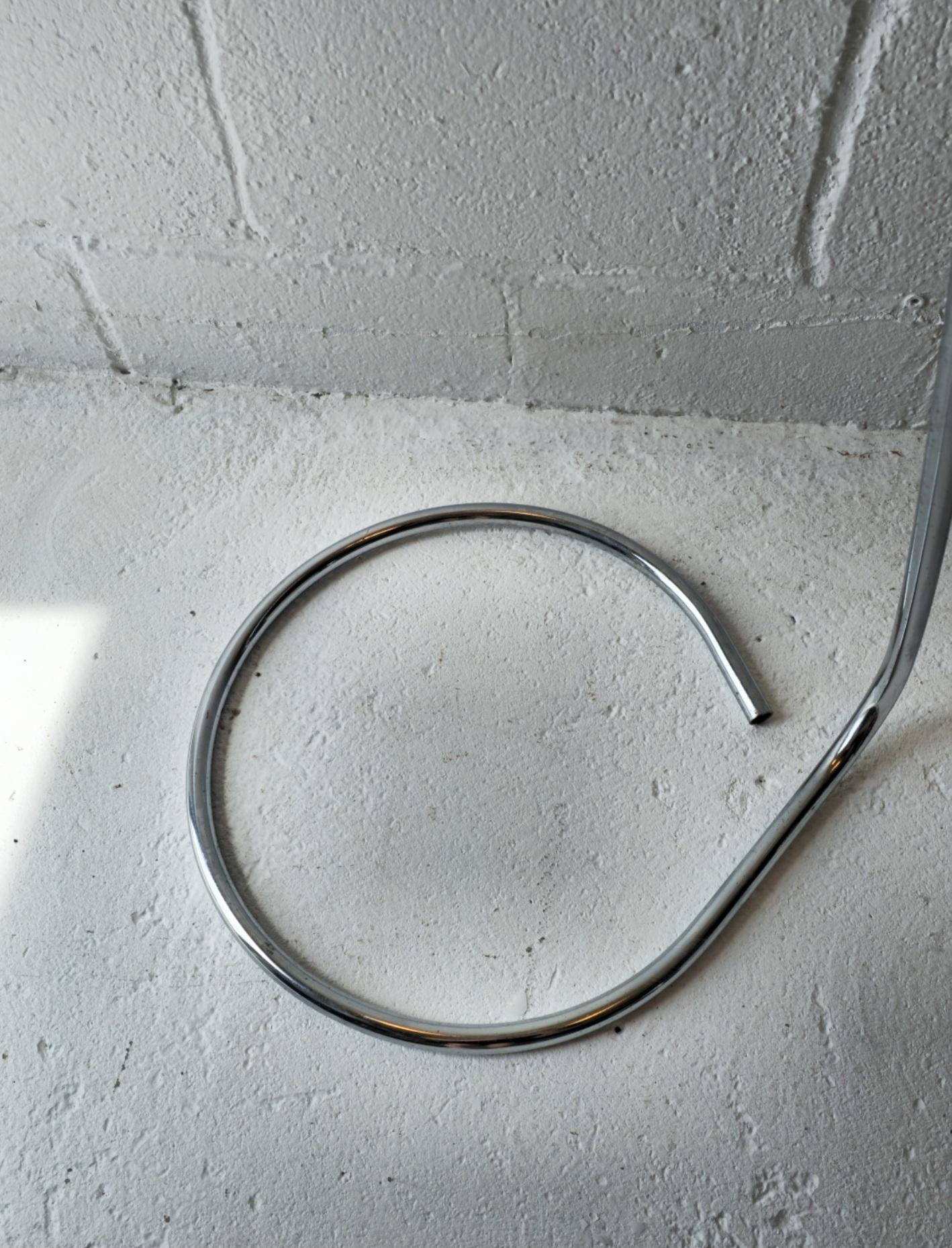 Mid-Century Modern Lampadaire moderne chromé du milieu du siècle 1970 en vente