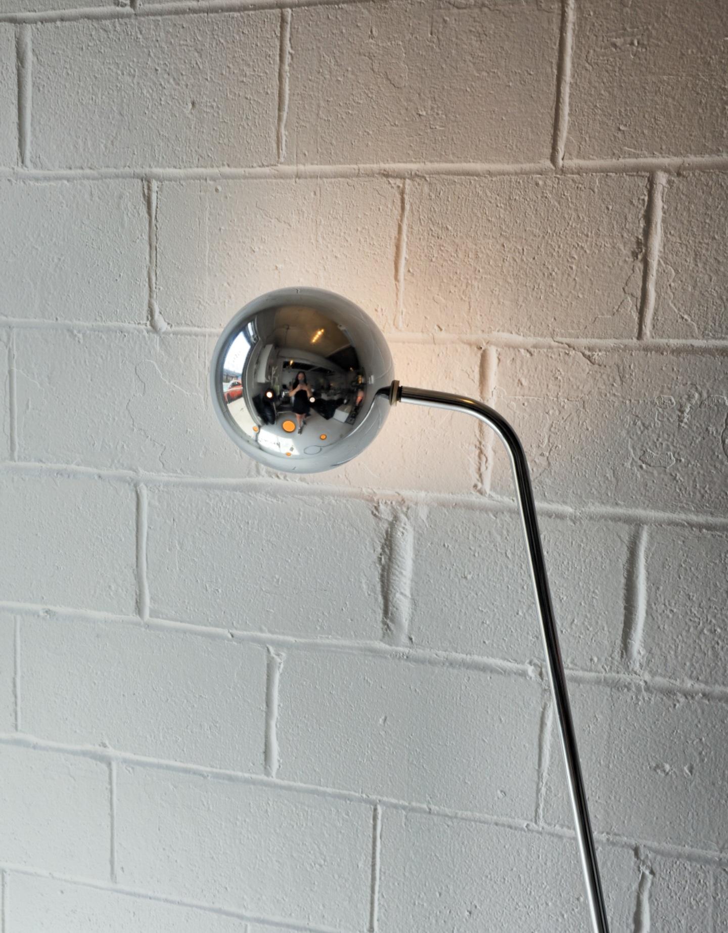 Inconnu Lampadaire moderne chromé du milieu du siècle 1970 en vente