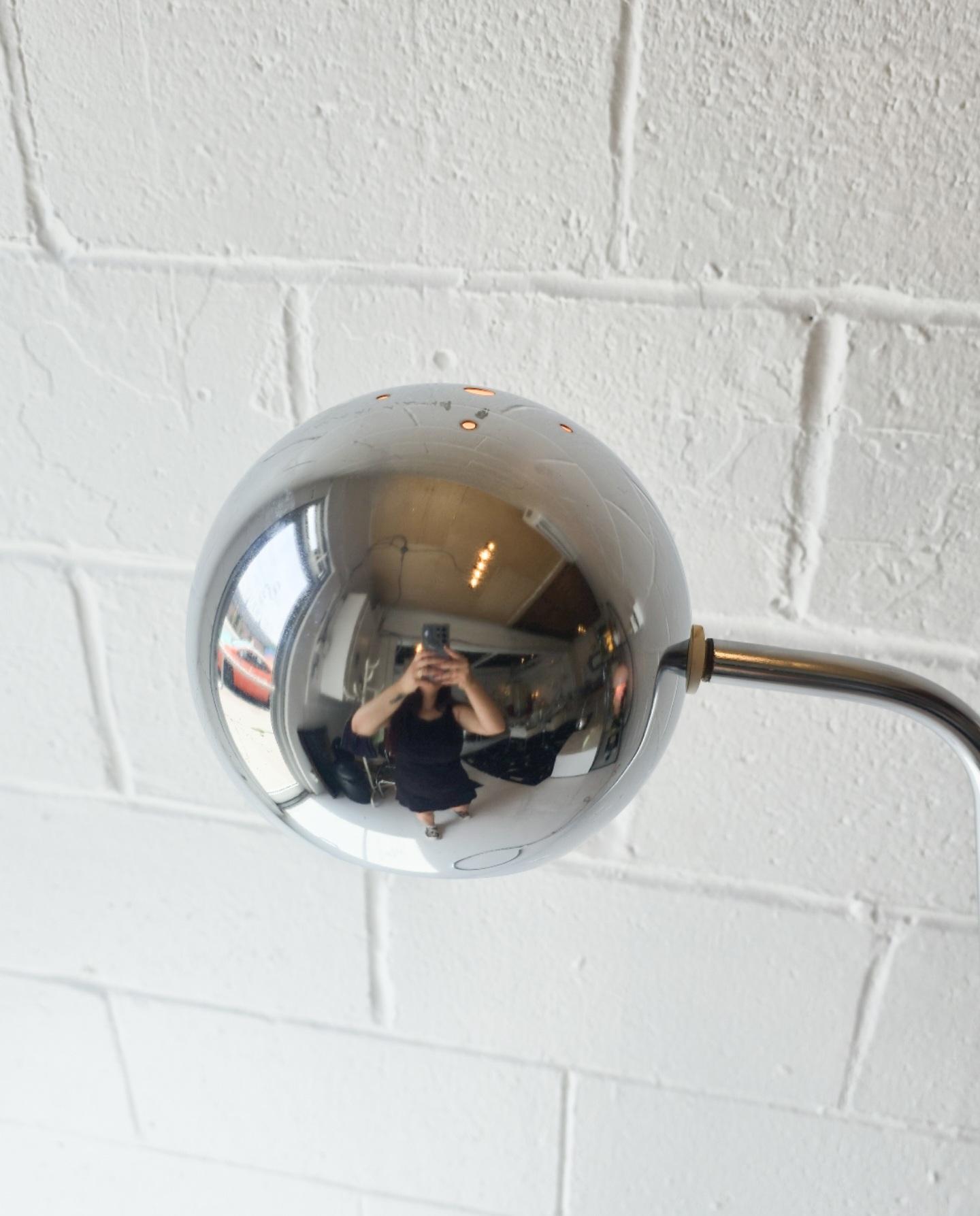 Autre Lampadaire moderne chromé du milieu du siècle 1970 en vente