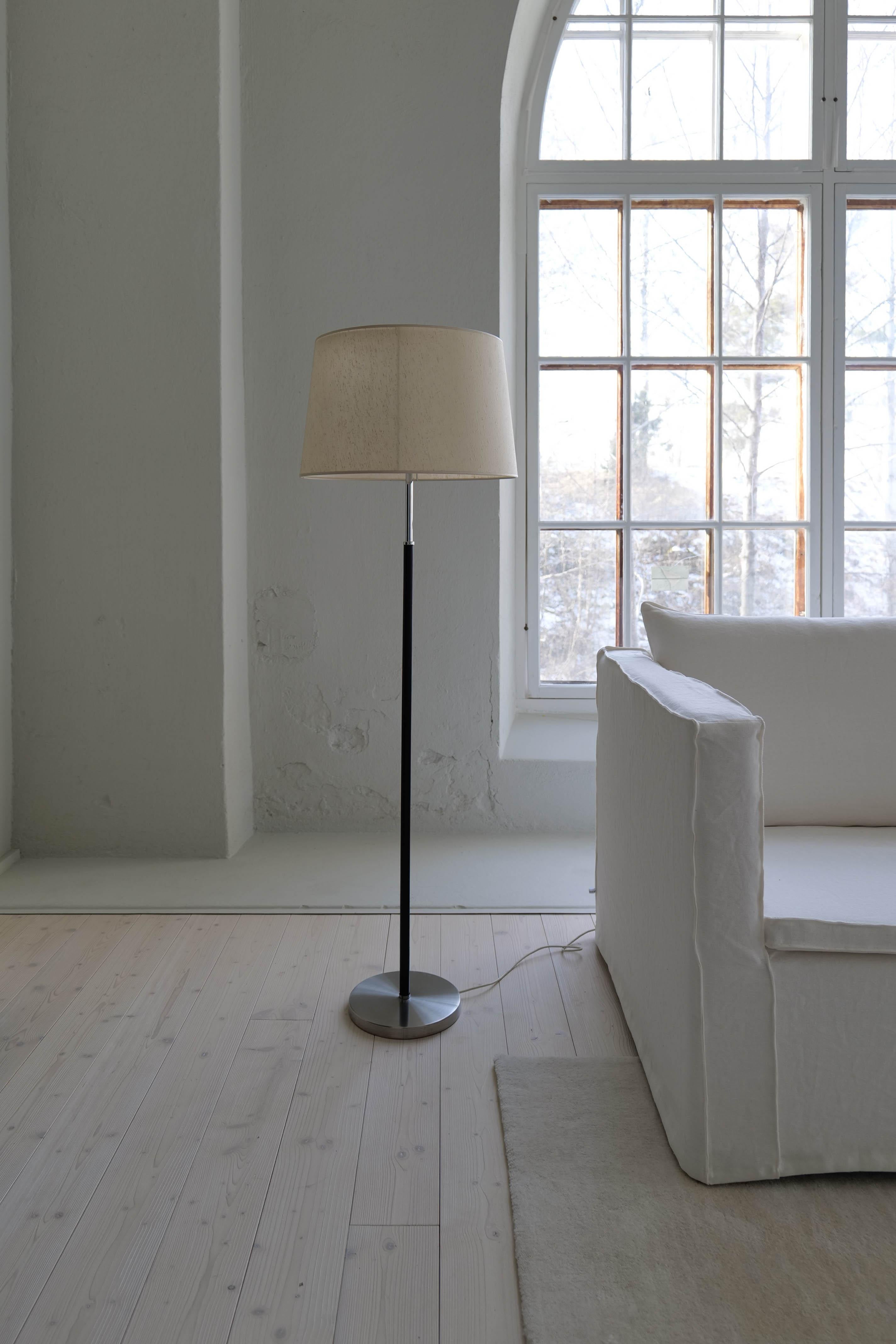 Midcentury Modern Chrome Leather Floor Lamp Atelje Lyktan, Sweden In Good Condition For Sale In Hillringsberg, SE