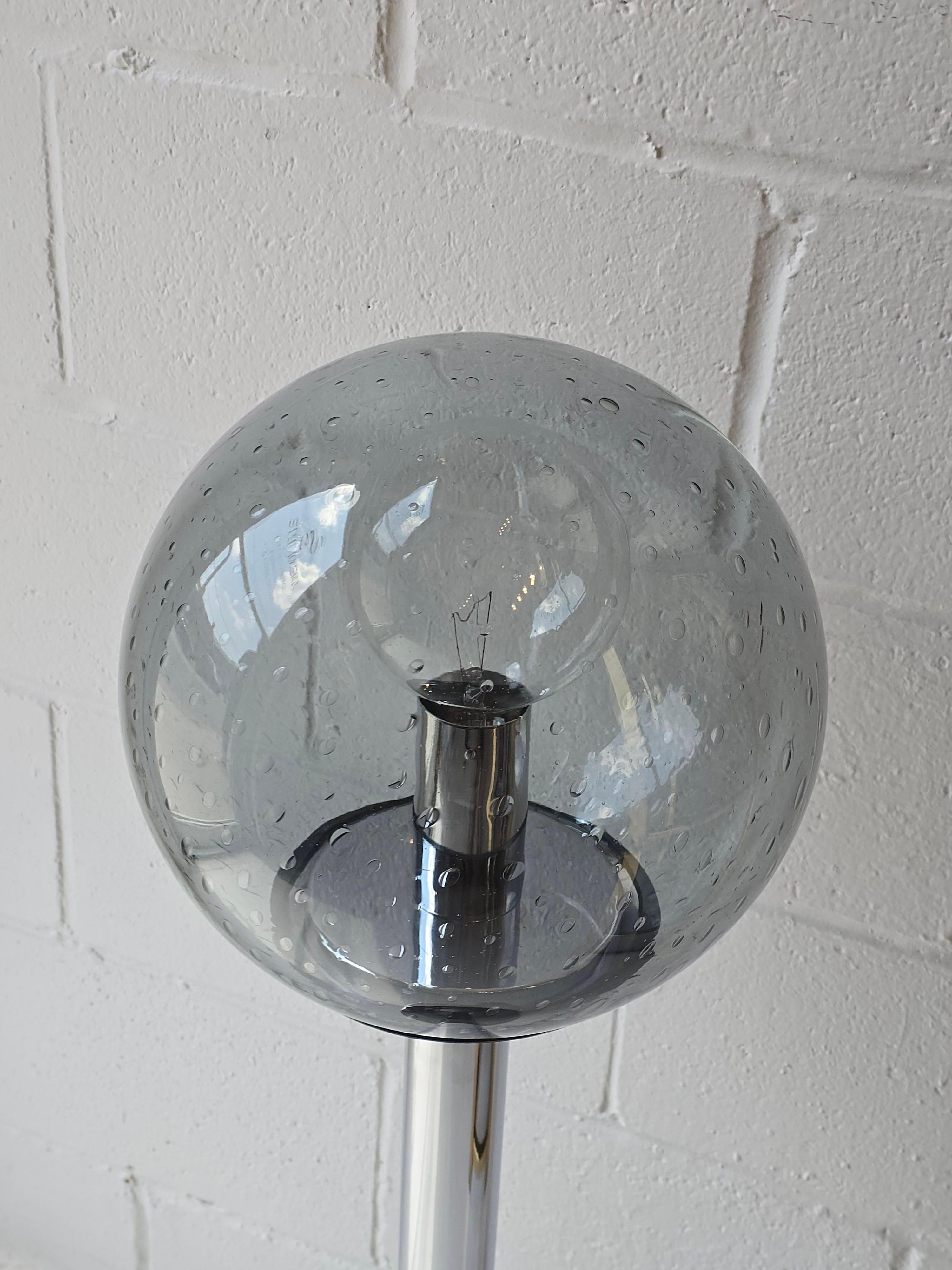 Lámpara Globe Lighting Tubular y de Vidrio Artístico Cromado Moderno de Mediados de Siglo Otro en venta