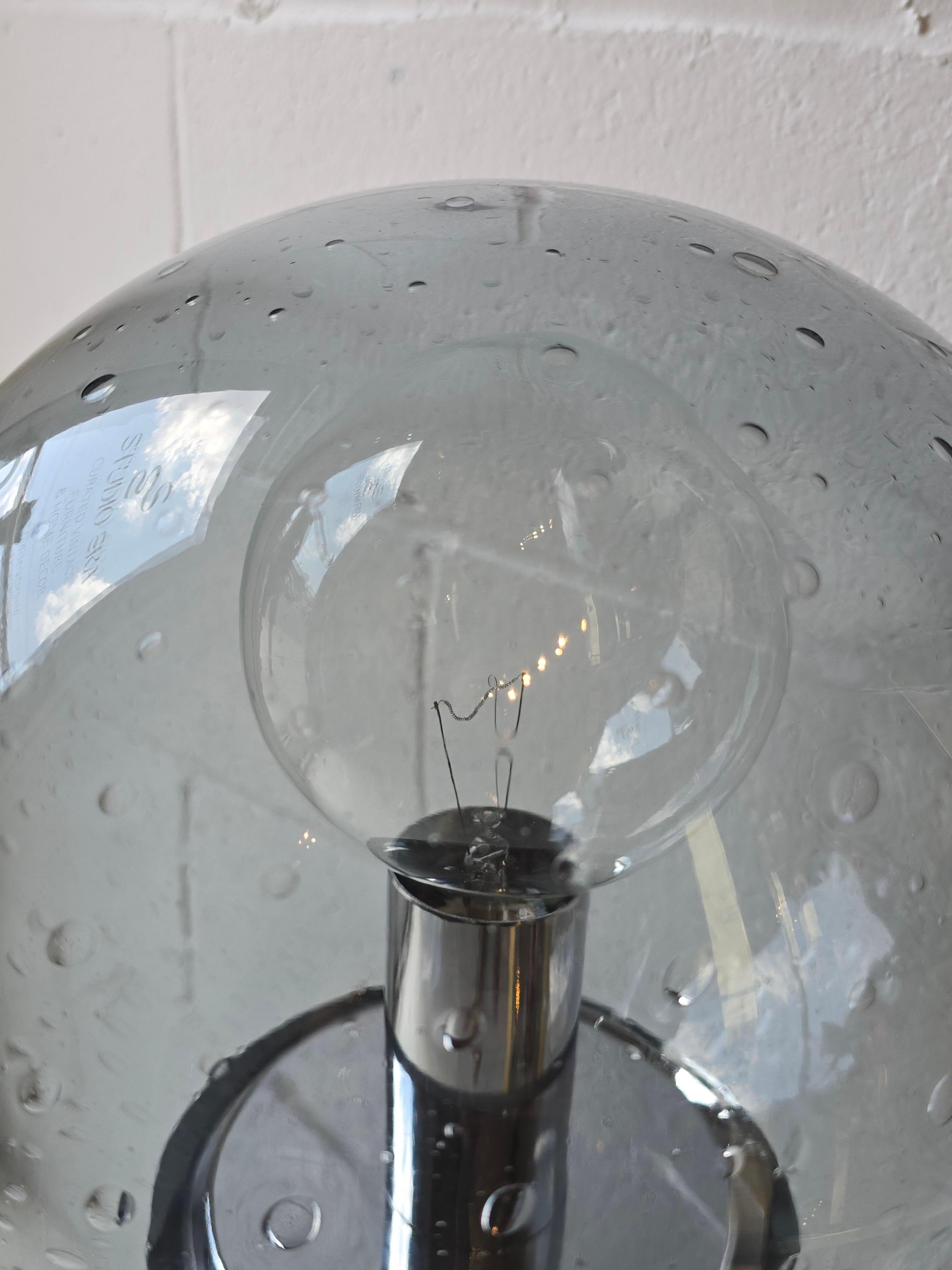 Lámpara Globe Lighting Tubular y de Vidrio Artístico Cromado Moderno de Mediados de Siglo en venta 1