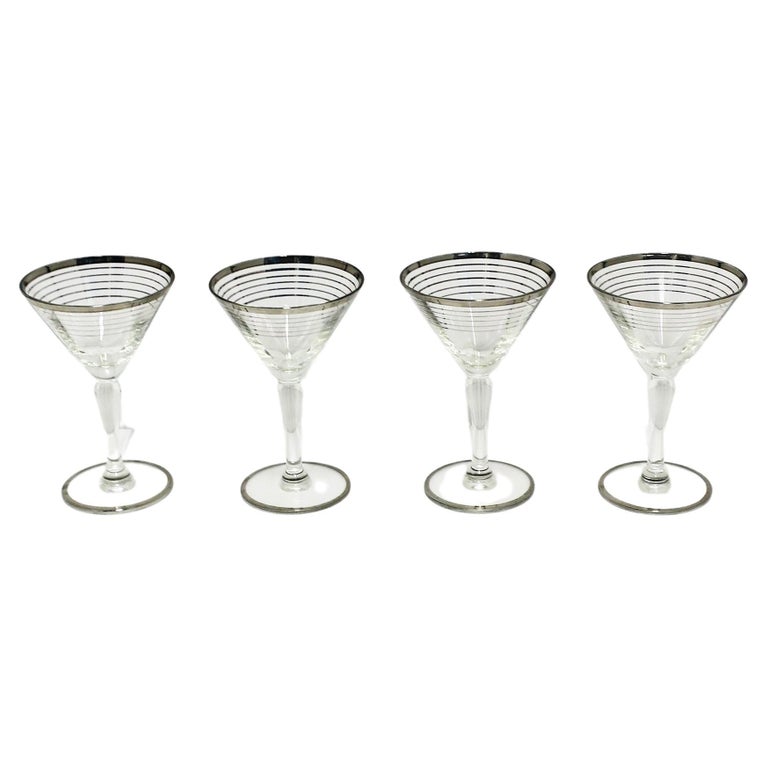 https://a.1stdibscdn.com/midcentury-modern-cocktail-or-martini-glasses-set-of-4-for-sale/f_13142/f_270192721643084283023/f_27019272_1643084283555_bg_processed.jpg?width=768