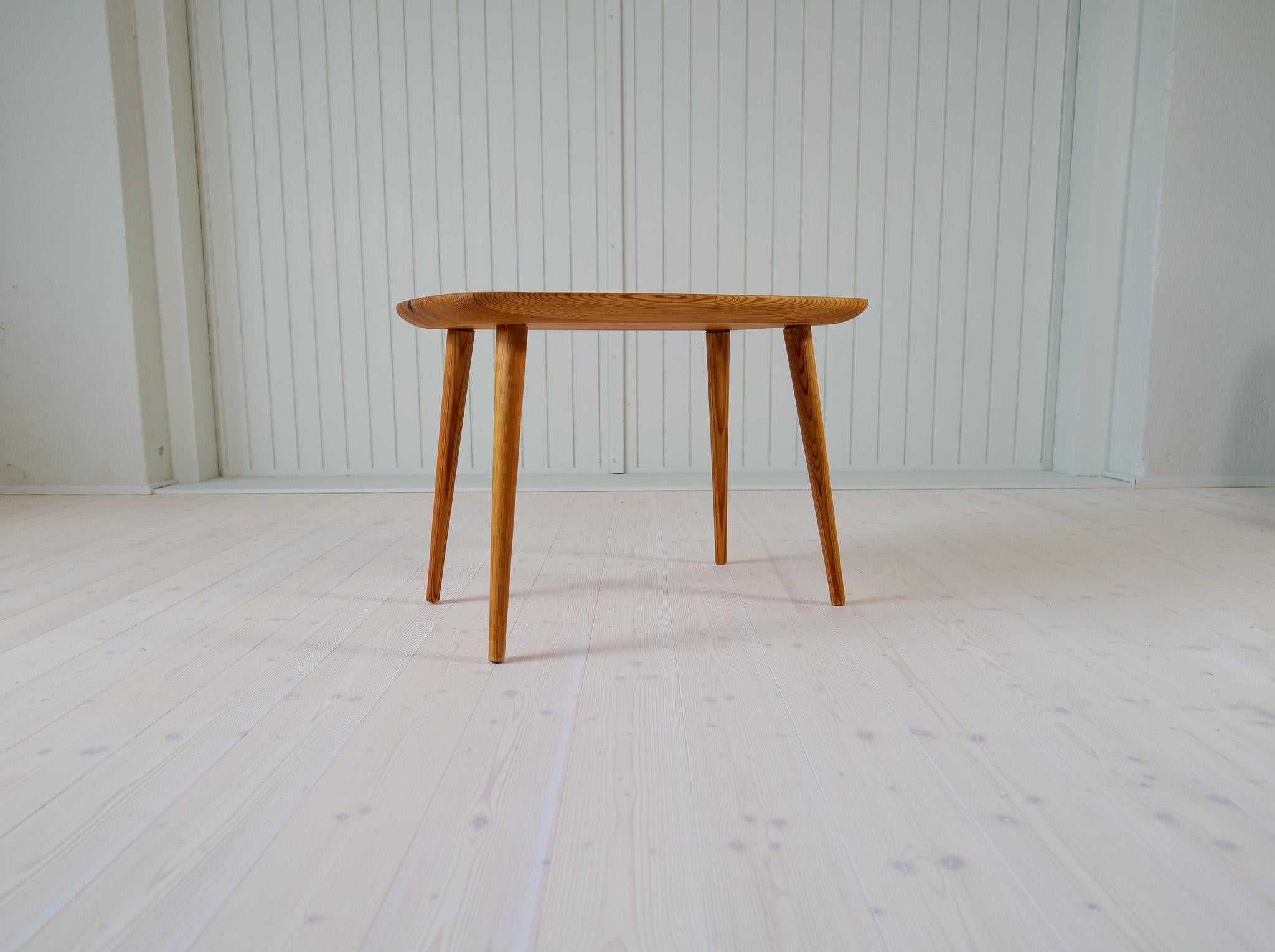 The typical minimalistic design but still sophisticated gives this coffee table made in Pine that Swedish / Nordic look. The grain visible giving it that characteristic vintage pine look. 

This one with patina and marks on the top. 

Dimensions: