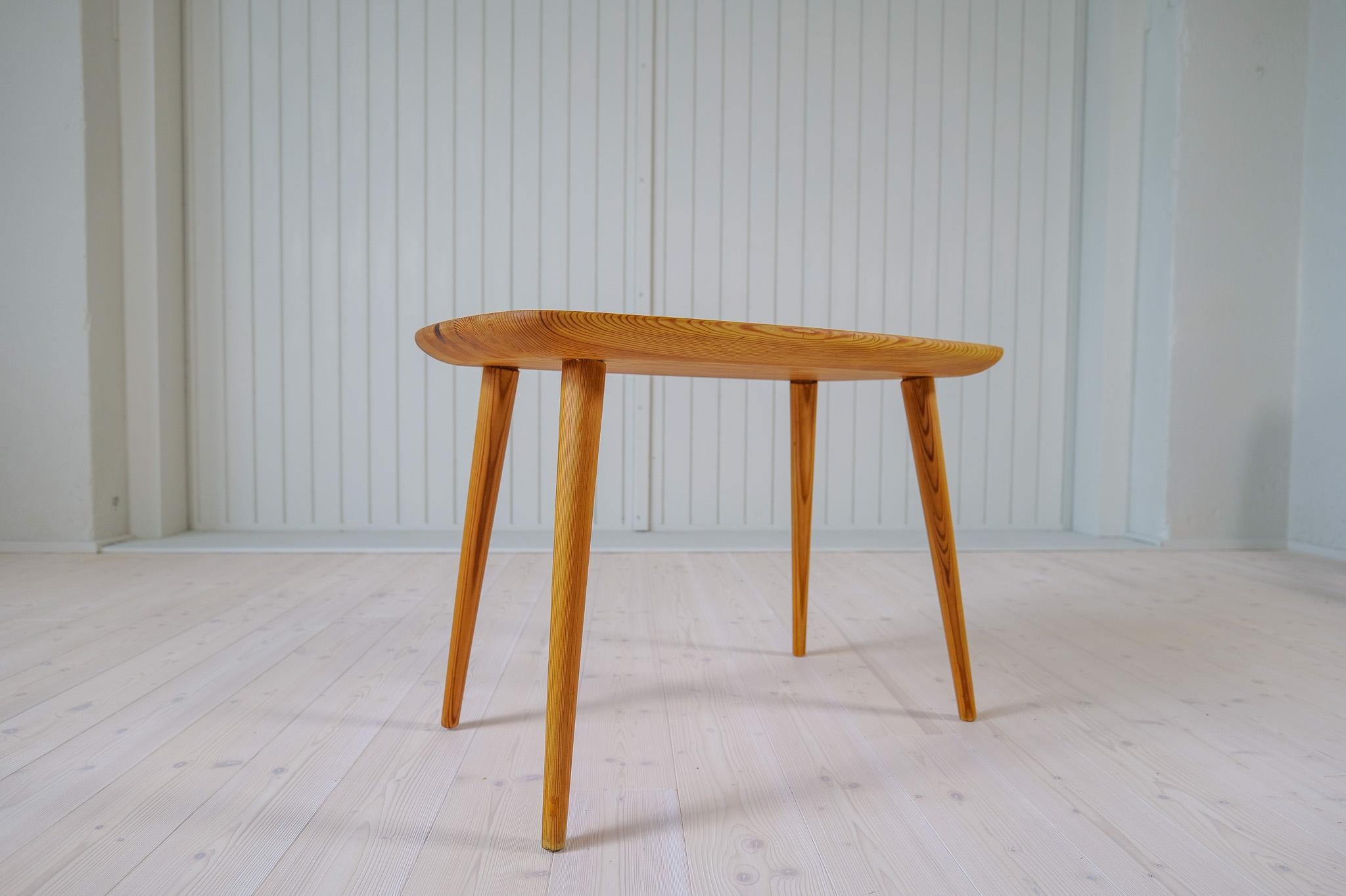 Swedish Midcentury Modern Coffe Table in Pine Sweden 1940s For Sale