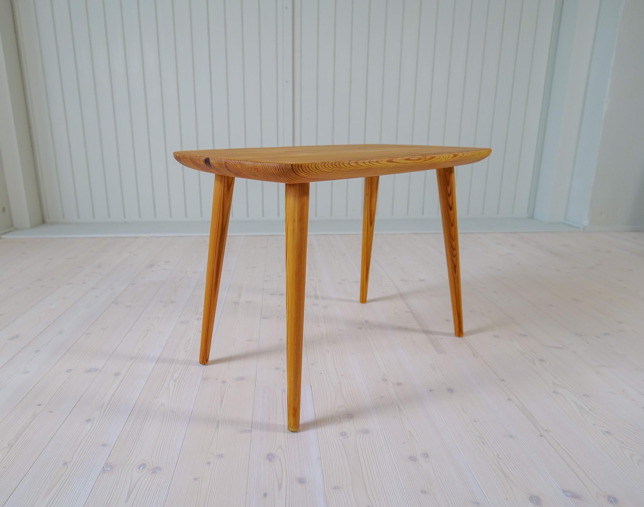 Mid-20th Century Midcentury Modern Coffe Table in Pine Sweden 1940s For Sale