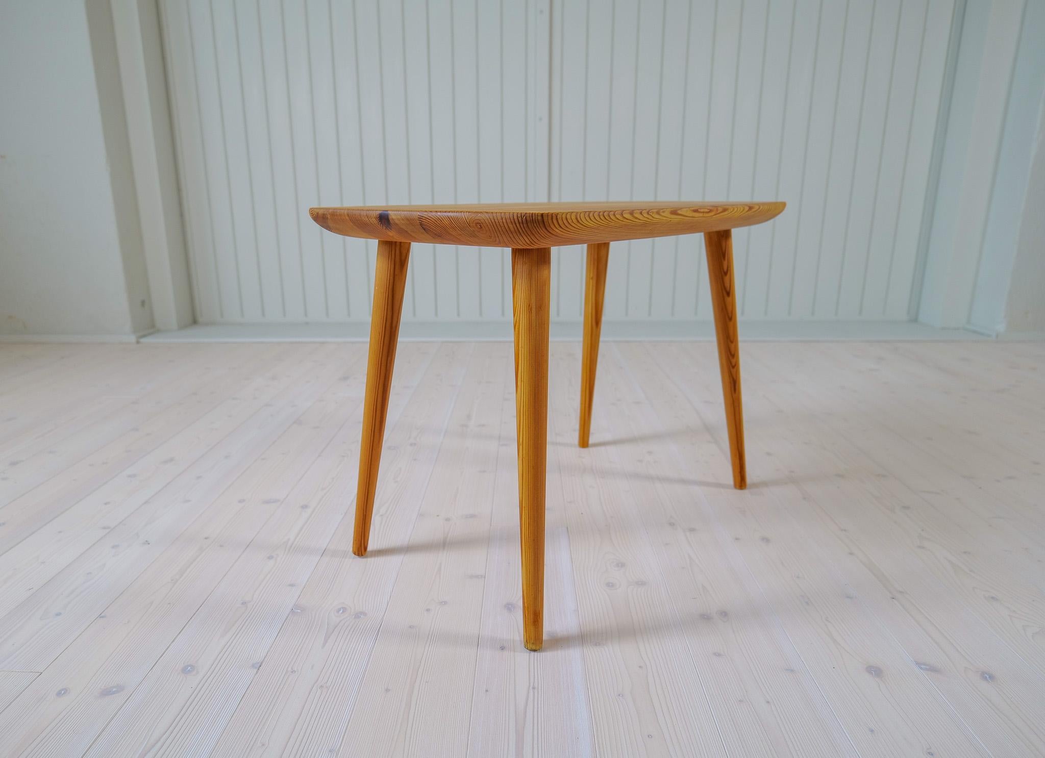 Pin Table basse moderne du milieu du siècle en pin, Suède, années 1940 en vente