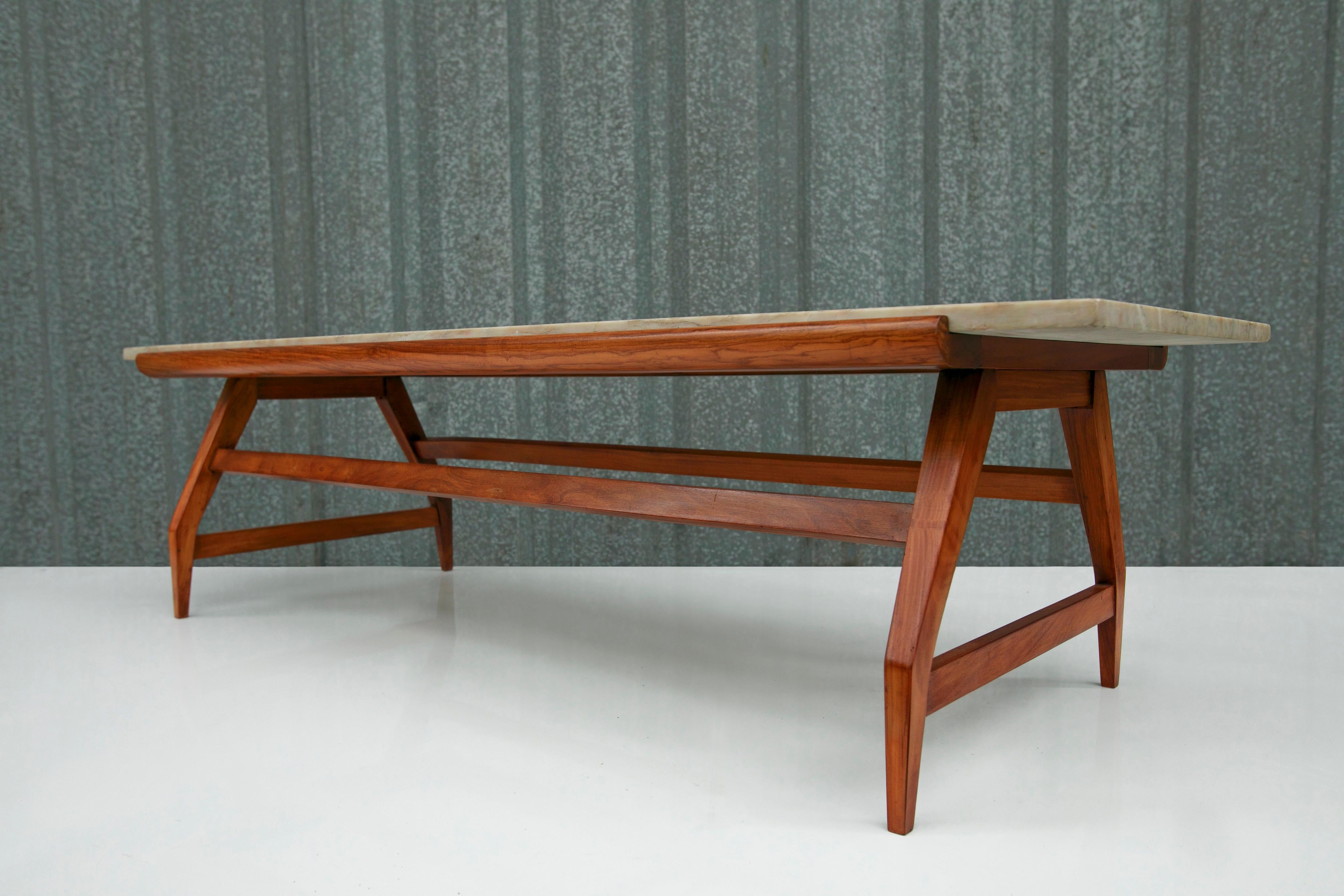 Brazilian Mid-Century Modern Coffee Table in Hardwood & Marble, G.Scapinelli 1950s, Brazil For Sale