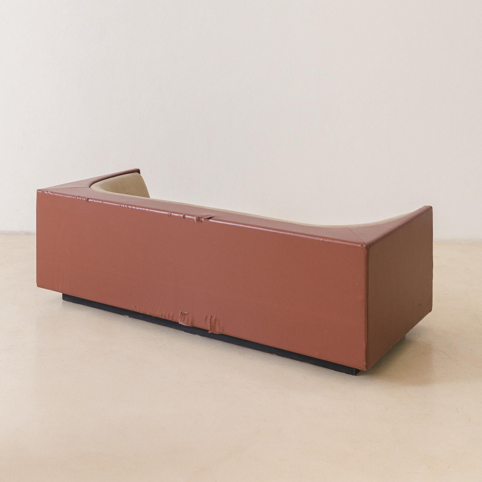 Canapé cubique moderne du milieu du siècle dernier du designer brésilien Jorge Zalszupin, 1970 en vente 1