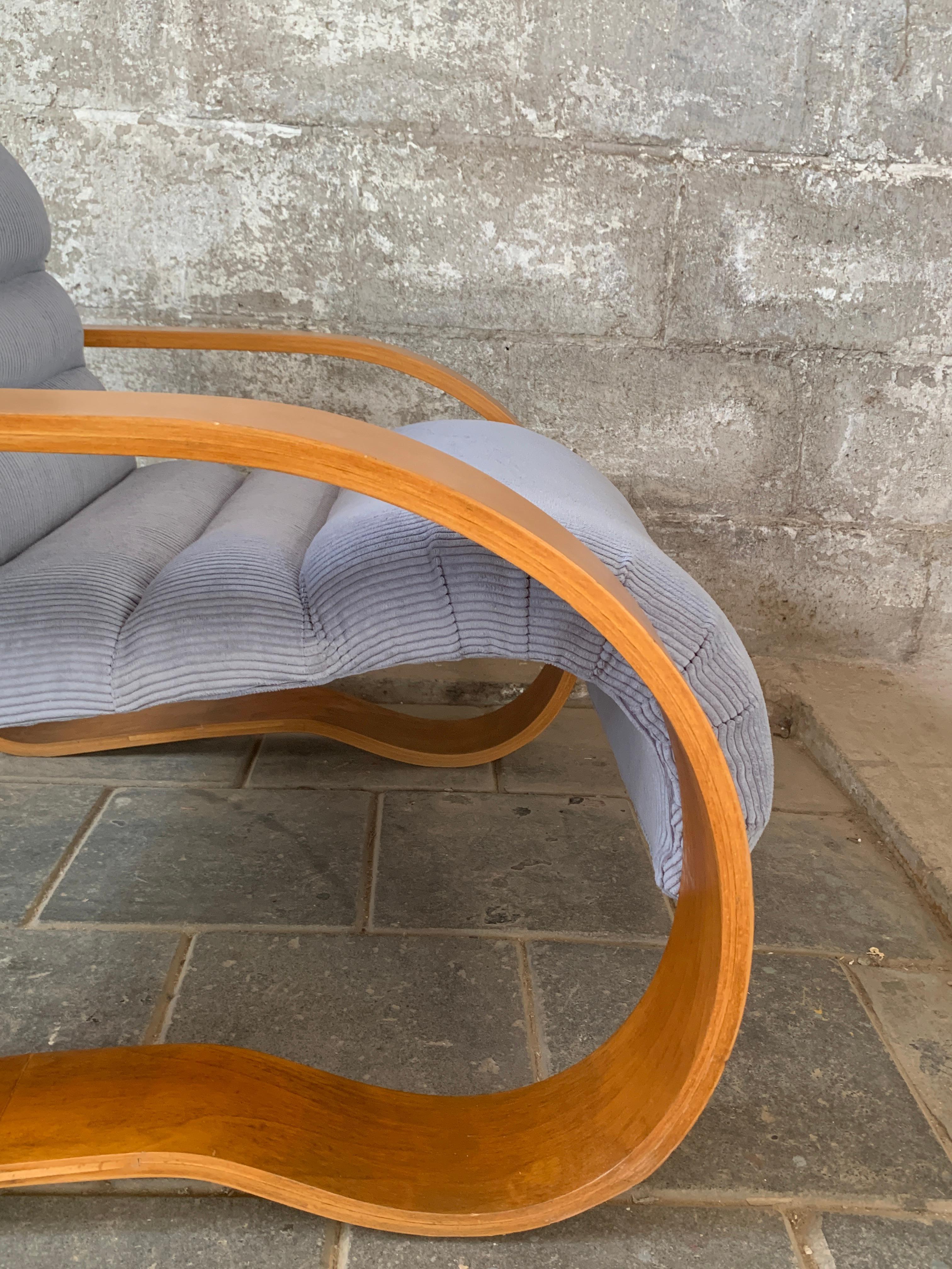 Fauteuil de salon ondulé et courbé moderne du milieu du siècle dernier de Jan Bocan, Tchèque 1970 en vente 4