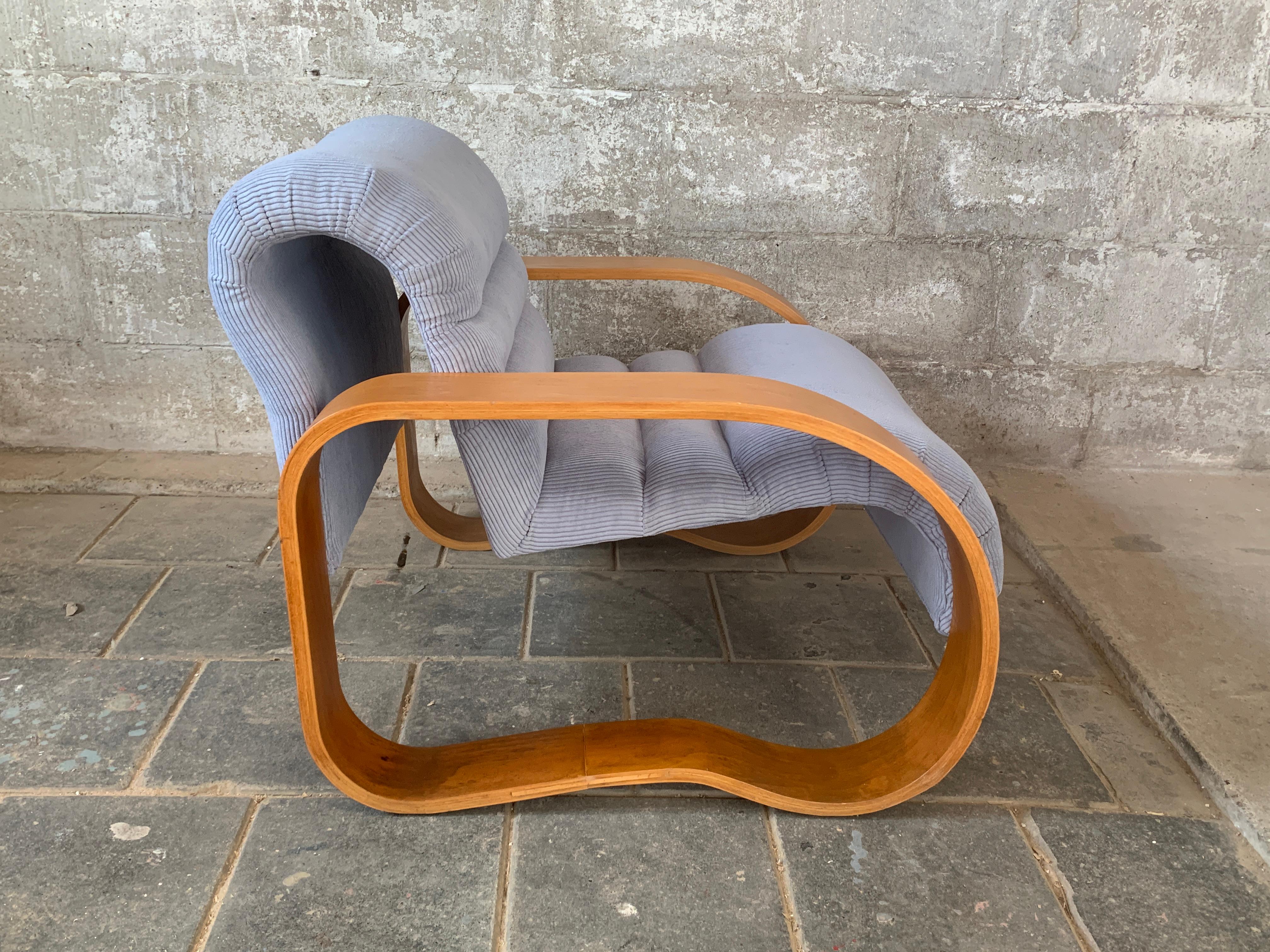 Fauteuil de salon ondulé et courbé moderne du milieu du siècle dernier de Jan Bocan, Tchèque 1970 en vente 1