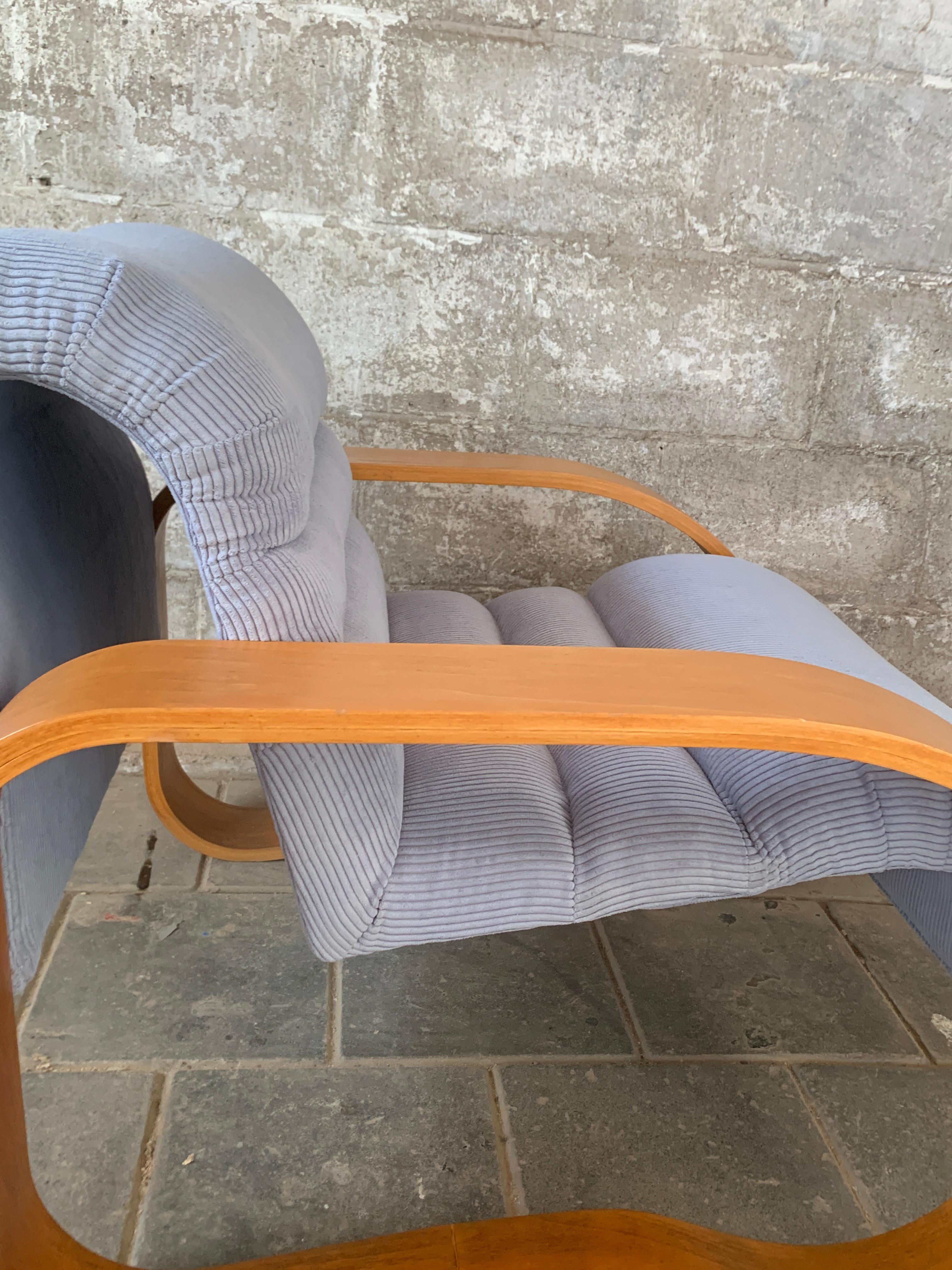 Fauteuil de salon ondulé et courbé moderne du milieu du siècle dernier de Jan Bocan, Tchèque 1970 en vente 3