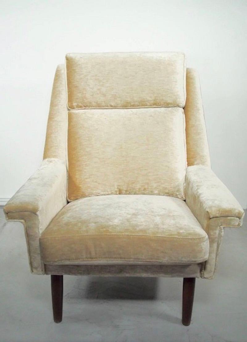Danois Fauteuil en velours beige danois The Moderns en vente